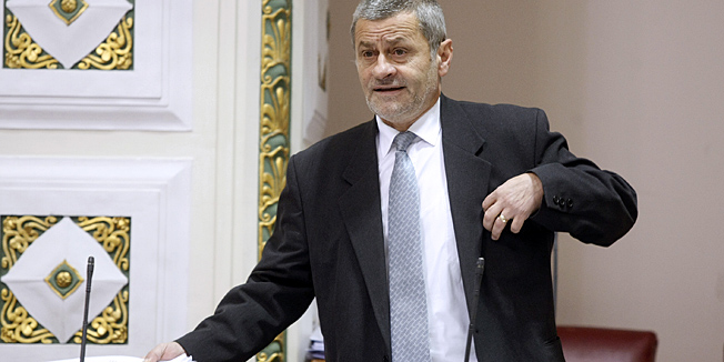 Zagreb, 151112.Sabor.Markov trg.Nastavak redovite sjednice sabora s temom o lokalnoj samoupravi.Na slici: Dragutin Lesar.Foto: Goran Mehkek / CROPIX *** Local Caption *** l