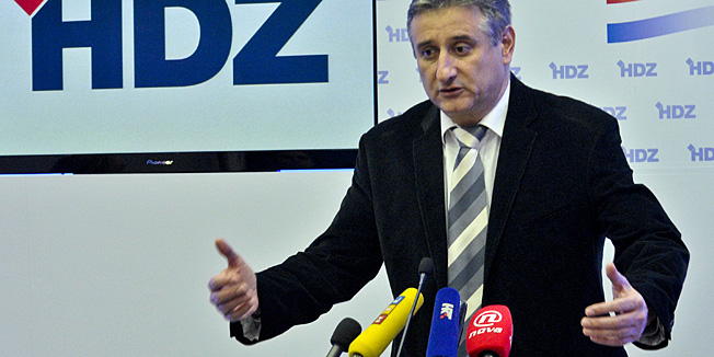 Zagreb, 031212.    Press konferencija predsjednika HDZ-a, Tomislava Karamarka, na kojoj je bilo govora o godina dana rada sadasnje koalicijske vlade.NA fotografiji: Predsjednik HDZ-a Tomislav Karamarko.Foto: Admir Buljubasic / CROPIX