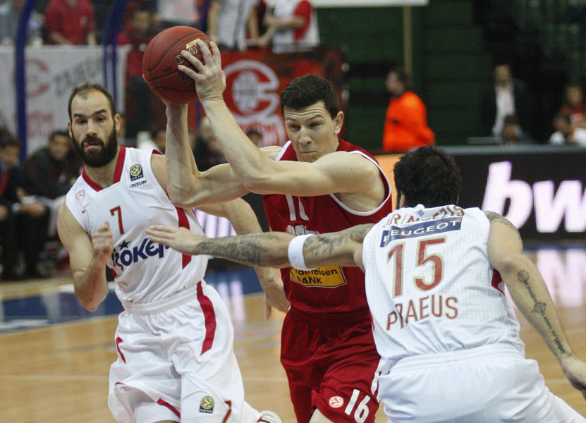 Zagreb, 061212.KC Drazen Petrovic.Kosarkaska utakmica Eurolige 9. kolo skupina C, Cedevita - Olympiacos ( Grcka )Na slici: Vassilis Spanoulis 7, Vlado Ilievski 16, Georgios Printezis 15.Foto: Nenad Dugi / CROPIX