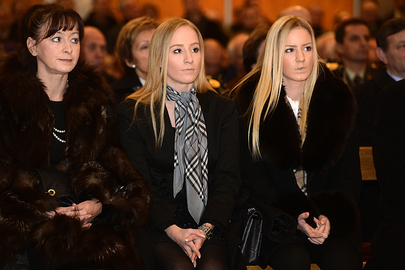 Zagreb, 101212.Crkva Svete Mati Slobode na Jarunu.Misa zadusnica povodom godisnjice smrti prvog predsjednika Republike Hrvatske, doktora Franje Tudjmana.Na fotografiji: supruga Stjepana Tudjmana i dvije kcerke.Foto: Drago Sopta / CROPIX