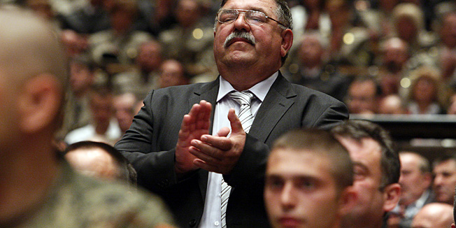 Zagreb, 280512.KD Lisinski.Predsjednik Republike Ivo Josipovic i predsjednik vlade Zoran Milanovic nazocili su akademiji prigodi obiljezvanja Dana oruznih snaga RH i Dana Hrvatske kopnene vojske.Na slici: Mile Dedakovic Jastreb.Foto: Davor Pongracic / CROPIX