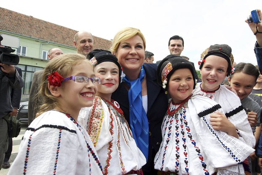 Kolinda Grabar Kitarović sa mještanima Batine u Baranji