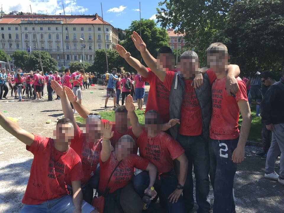 Maturanti s Kvarnera fotografirali su se ruku dignutih u fašistički pozdrav 