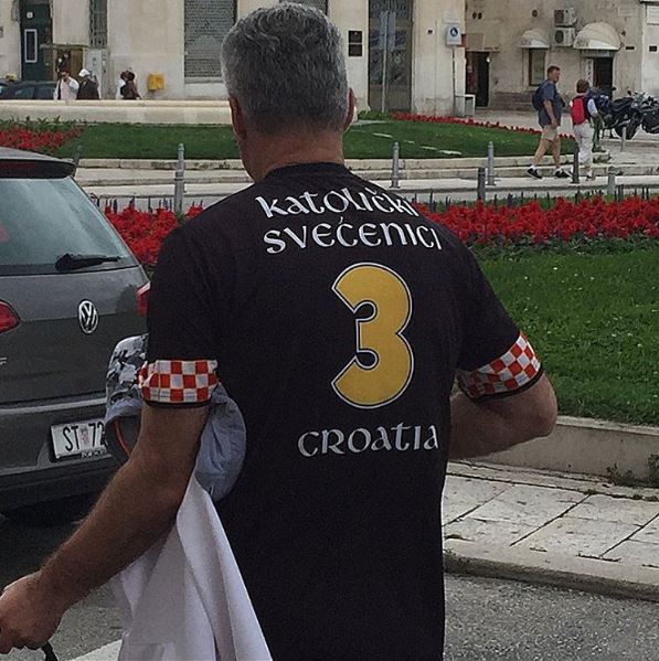 split dres katolicki svecenici