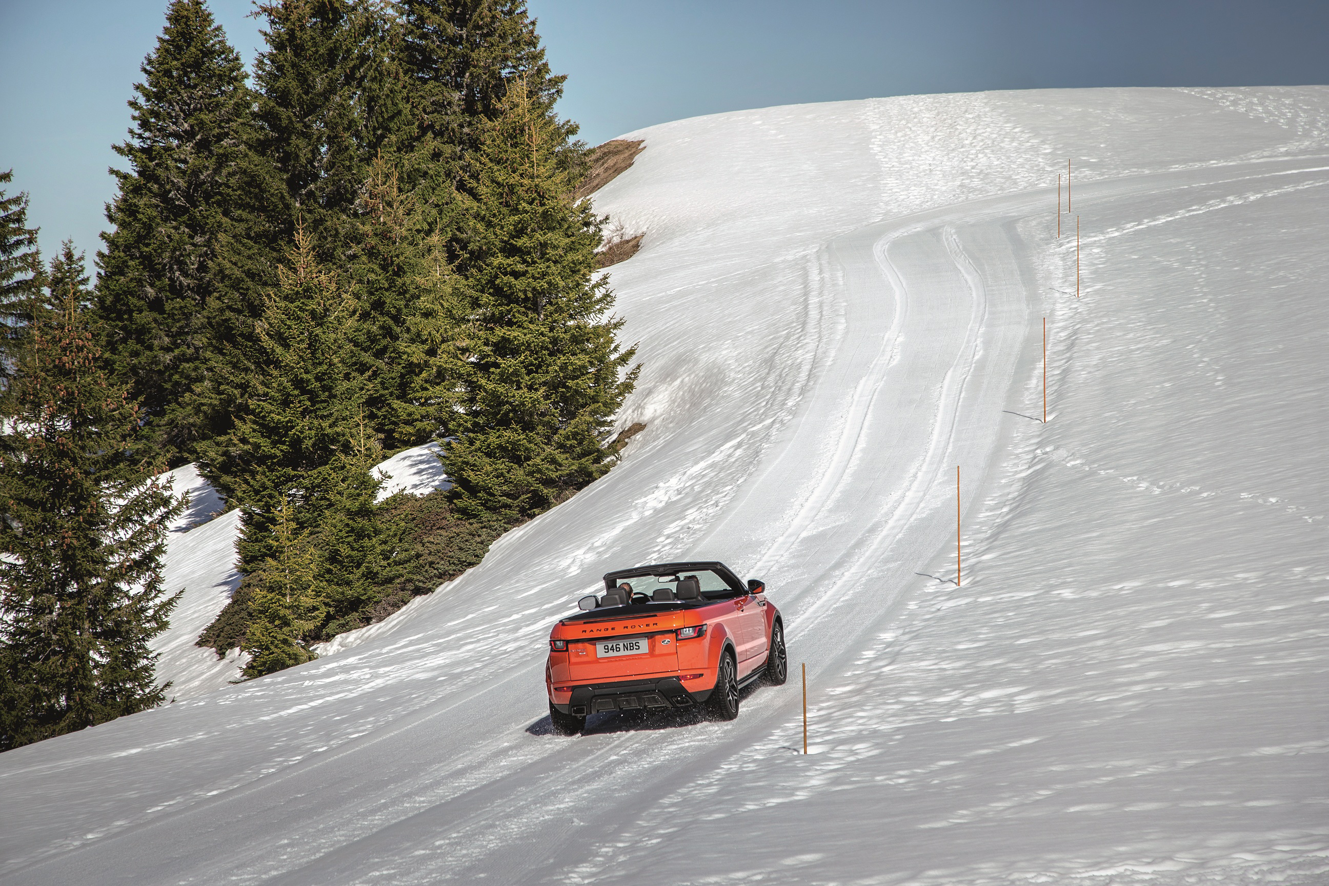 RR_EVQ_Convertible_Driving_Snow091115_07