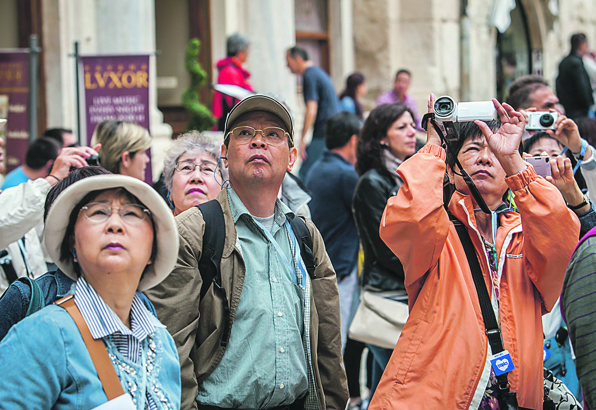 58501-74967-turisti_split7-150516