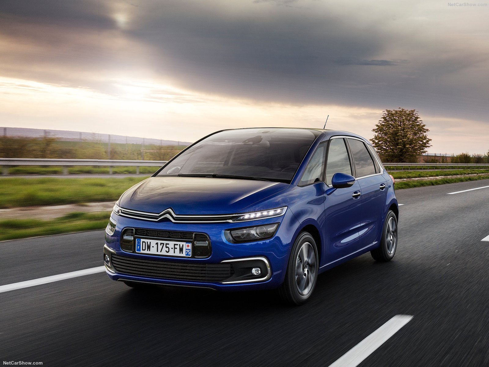 Citroen-C4_Picasso-2017-1600-04