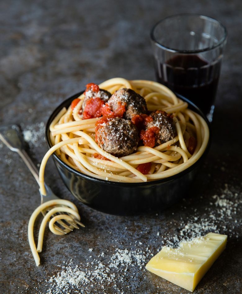 Tjestenina s mesnim okruglicama