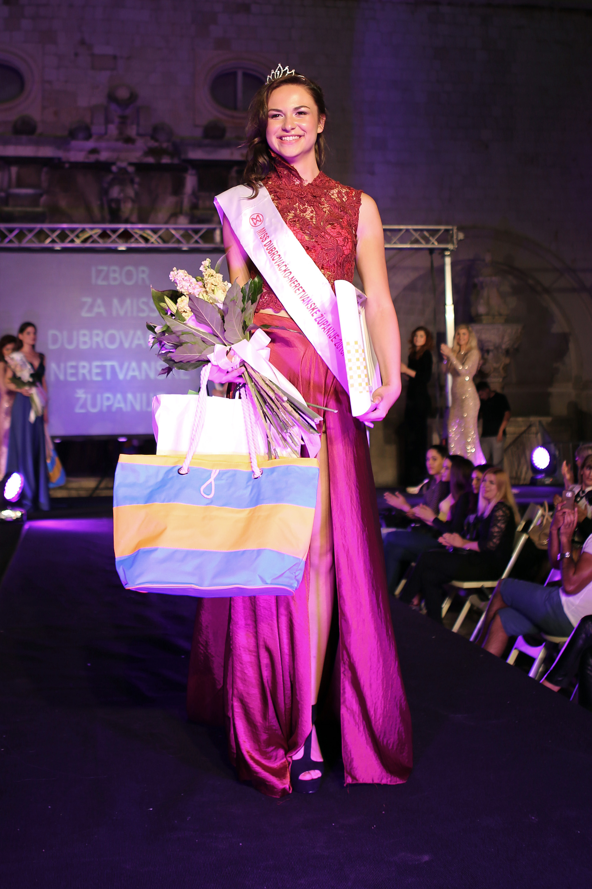 Na fotografiji:  Miss županije Ivana Buntić