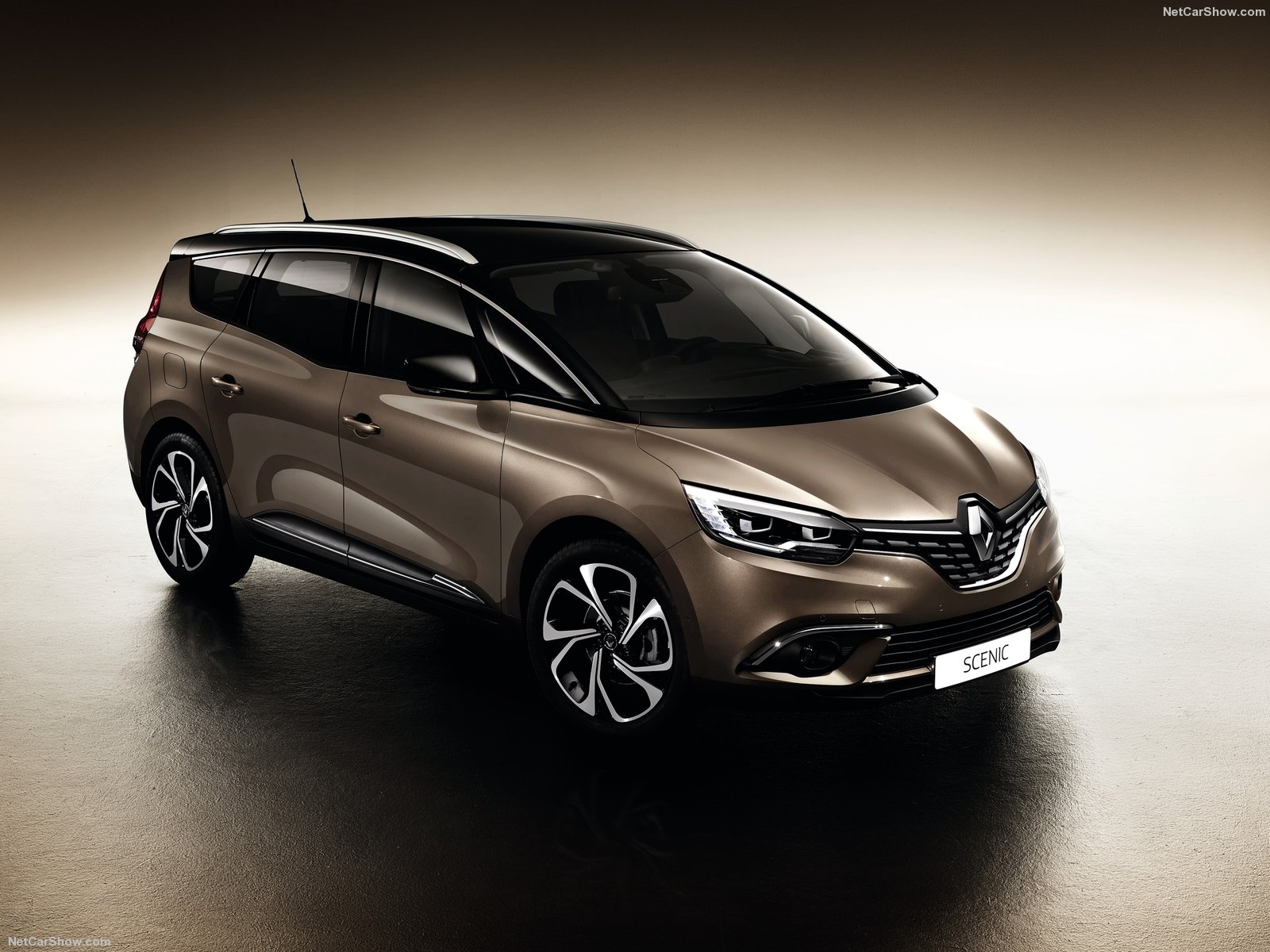 Renault-Grand_Scenic-2017-1600-01