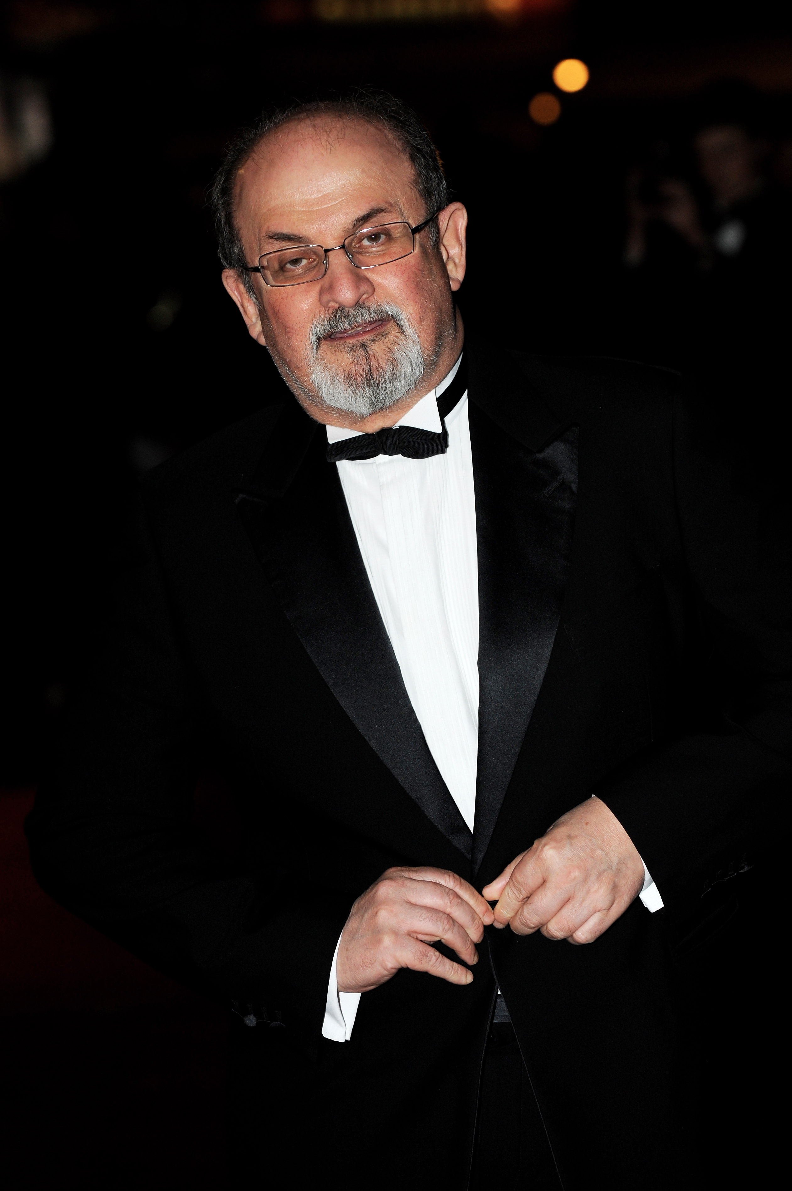 Salman Rushdie je bradata i ćelava apokaliptična postmoderna Šeherezada koja će pričati priče dok traje rat i dok svijetom luduje kaos
