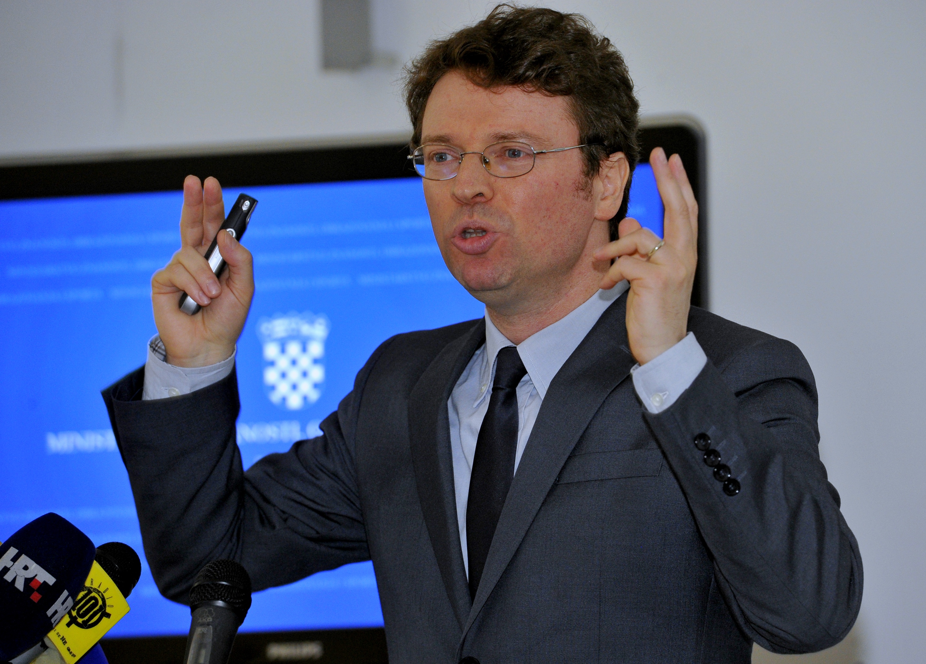 sustar_press1-270516