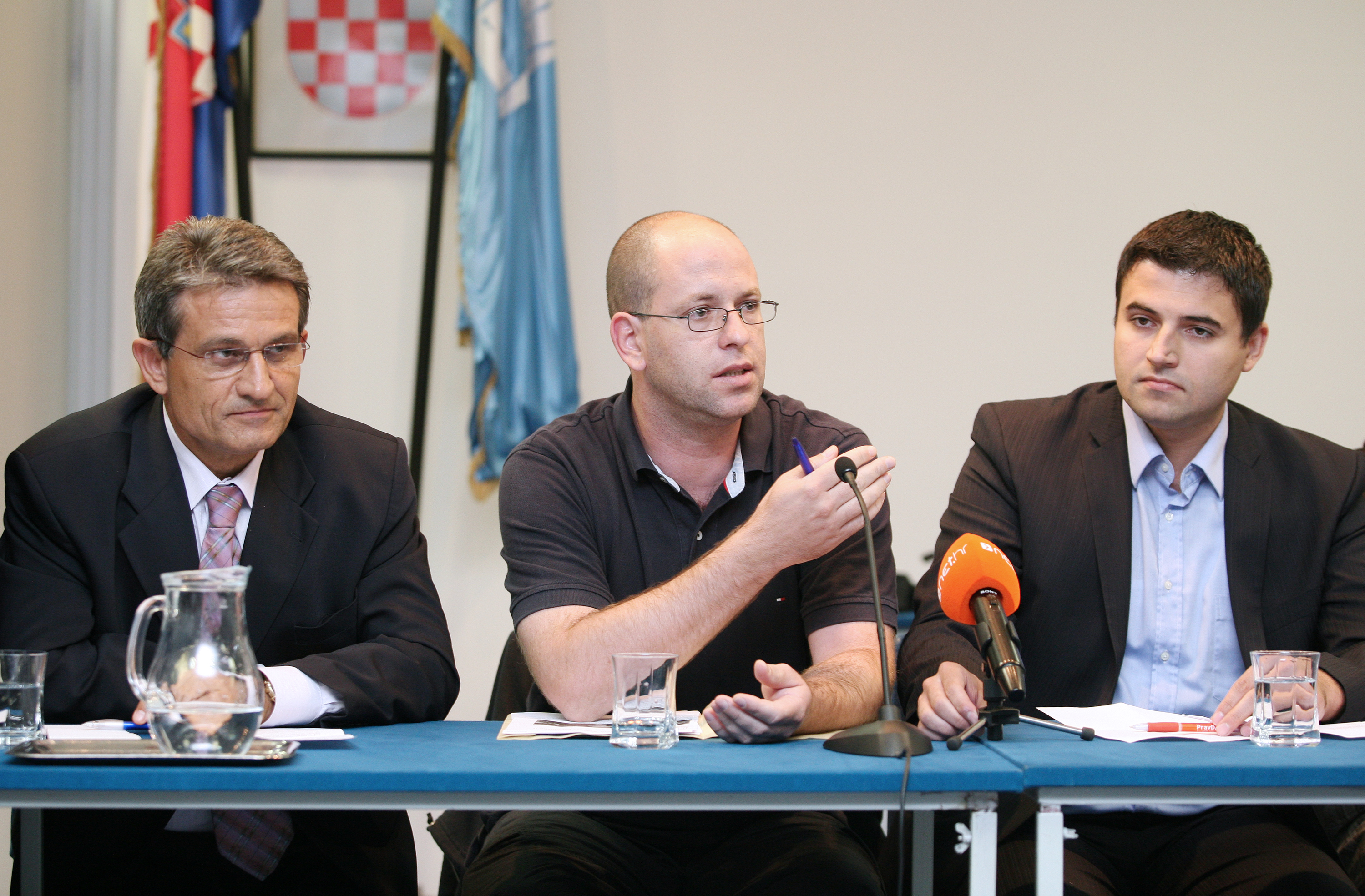 tribina_dinamo1-300810