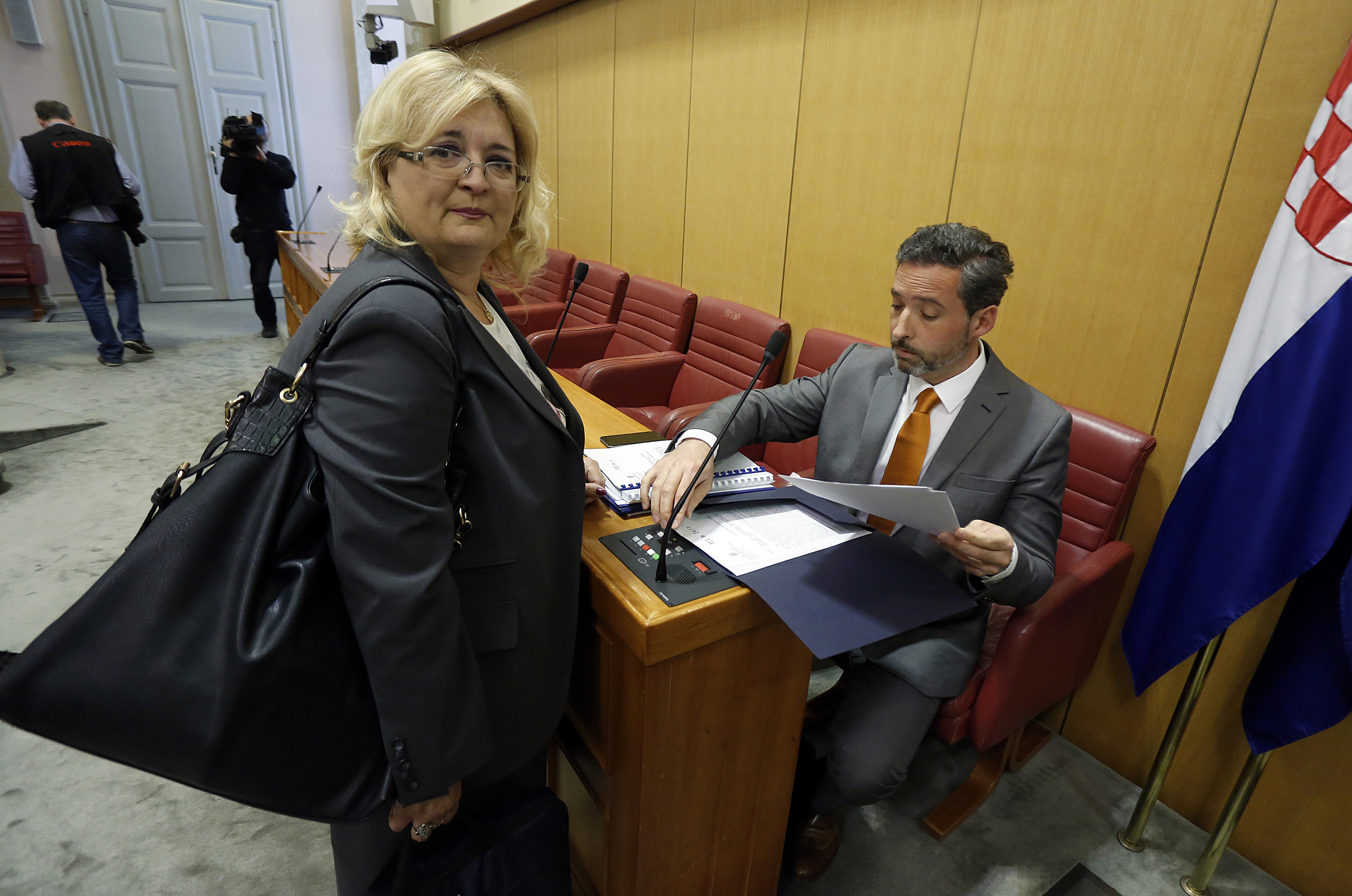 sjednica_sabor17-200416