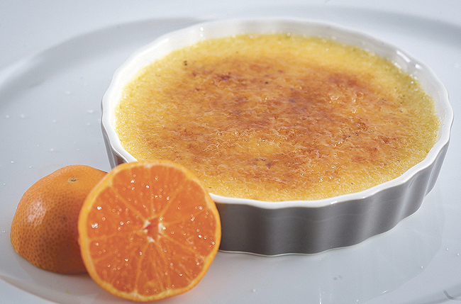 Split, 261214.

Kolaci Pastry chefa Tereze Alabanda.

Na fotografiji: Creme brulee od klementina.

Foto: Ante Cizmic / CROPIX

