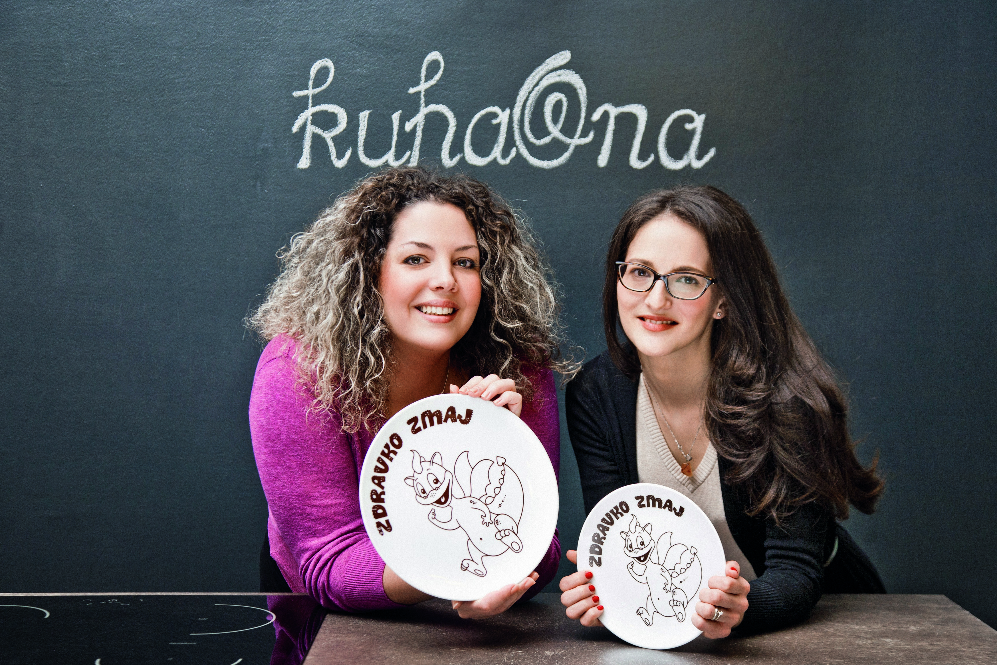 Zagreb, 240215.
Opatovina.
Kuhaona.
Nutricionisticki program prehrane za djecu.
Na fotografiji: Nutricionistkinje Tena Niseteo, Karmen Matkovic Melki.
Foto: Biljana Gaurina / CROPIX




