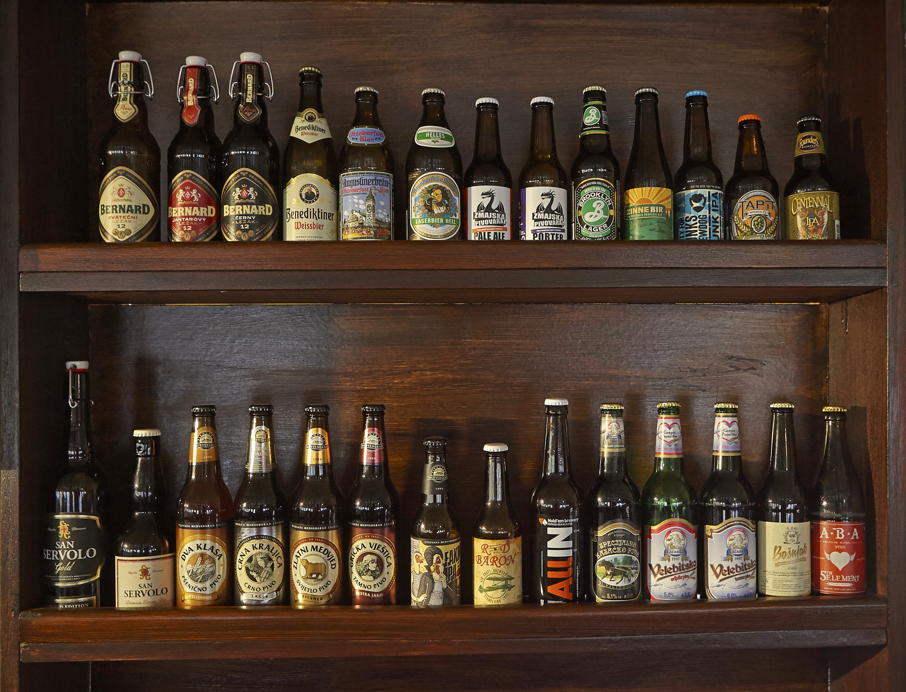 Rijeka, 151015.
Botel Marina, ponuda piva.
Foto: Davor Zunic / CROPIX