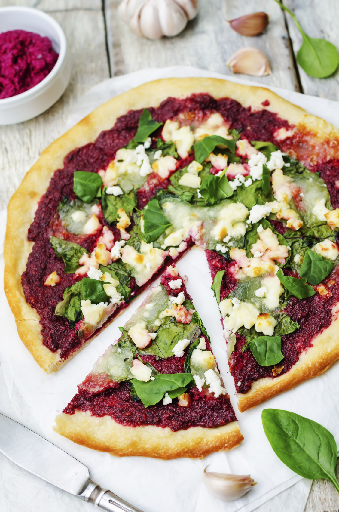 beet-hummus-spinach-goat-cheese-pizza.bin