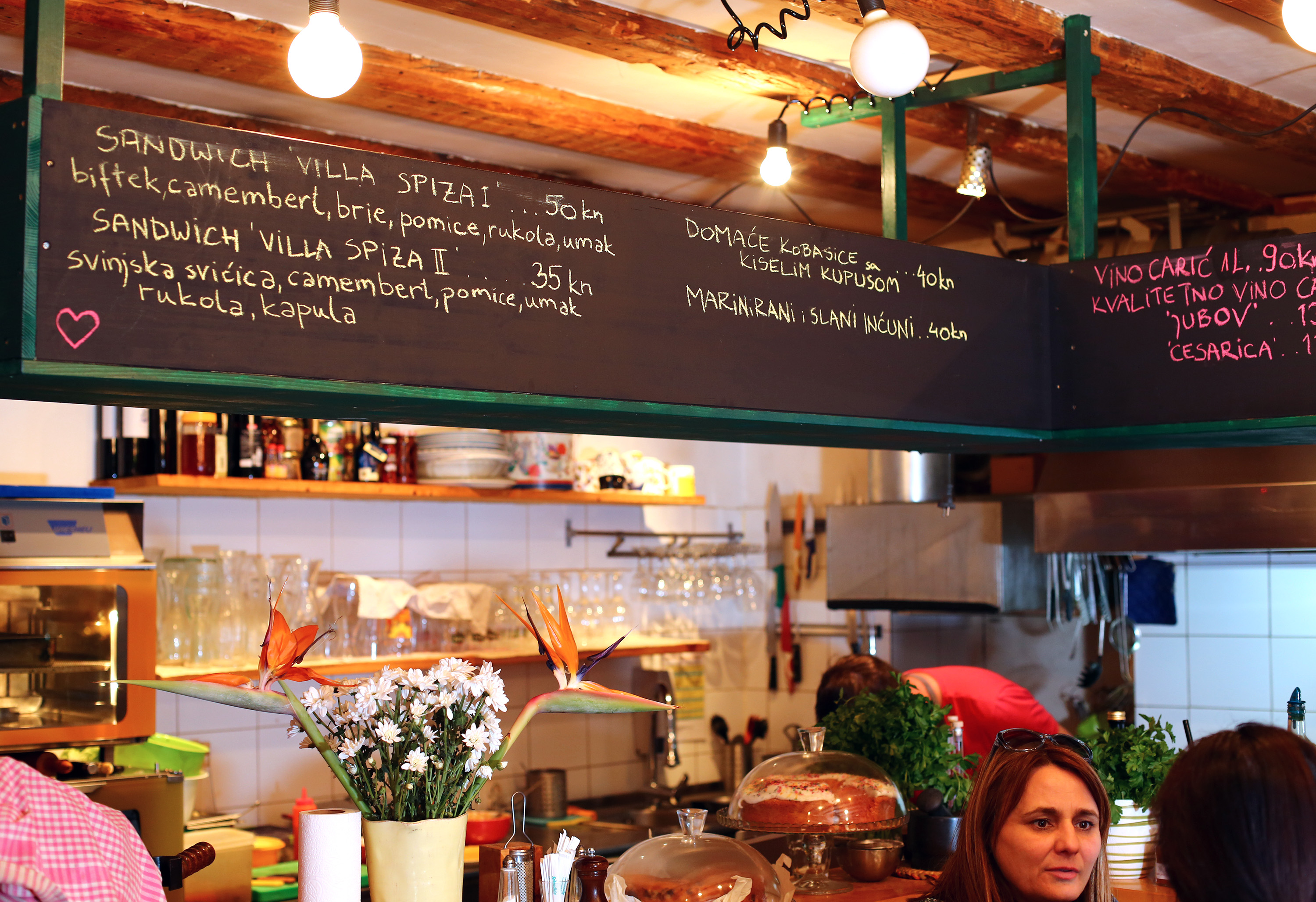 Split, 070416.
Villa Spiza, mala konoba u centru Dioklecijanove palace.
Foto: Duje Klaric / CROPIX