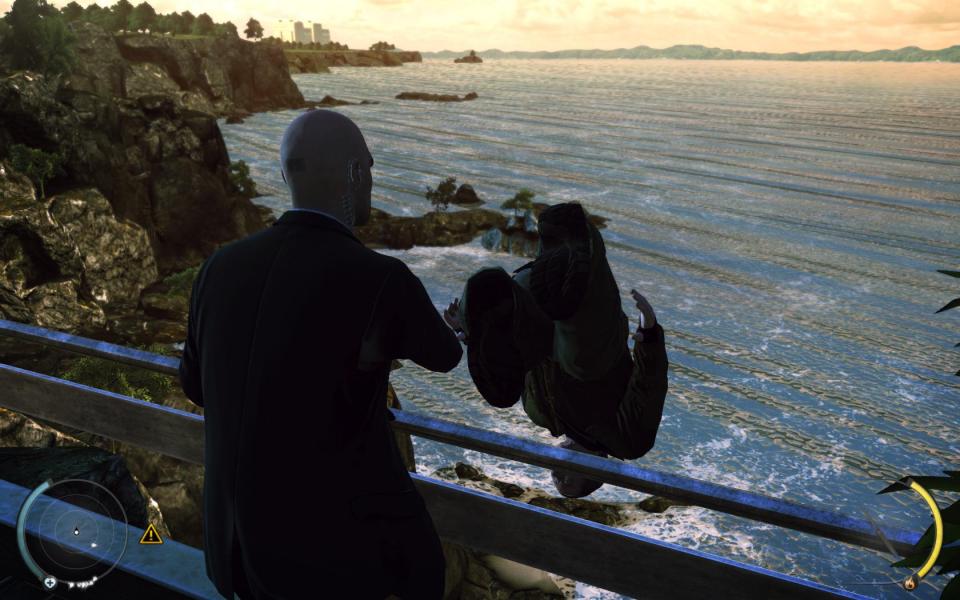 Baciš ga preko ograde, pa će ga more sakriti