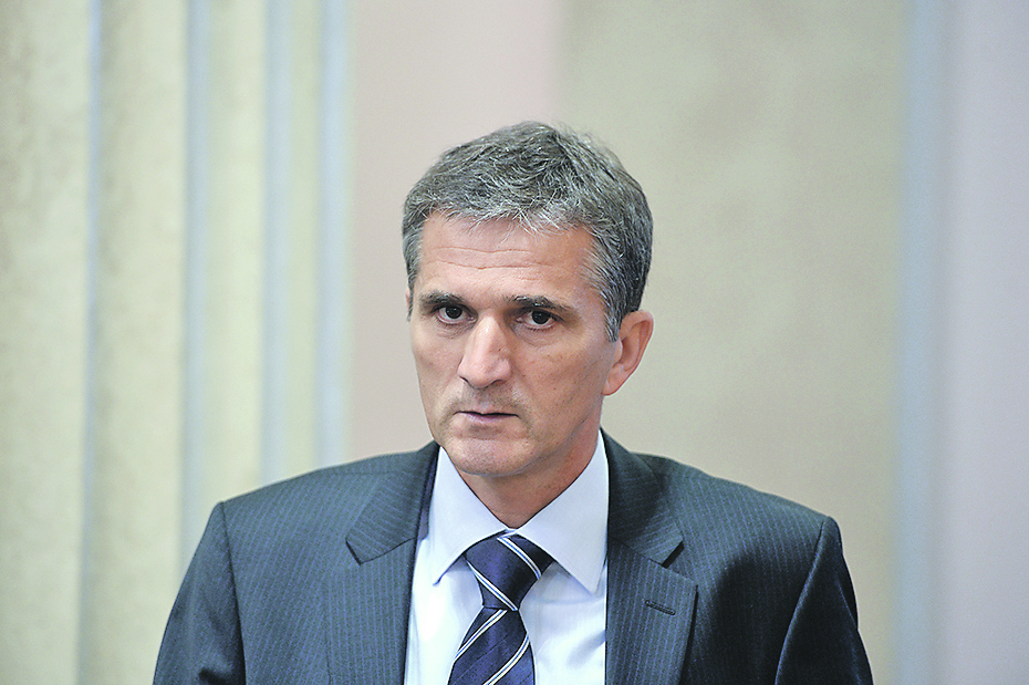 Zagreb, 190314.
Markov trg.
Sabor.
Nastavak redovite sjednice sabora s raspravom o zakonu o zastiti potrosaca.
Na fotografiji: Goran Maric.
Foto: Goran Mehkek / CROPIX