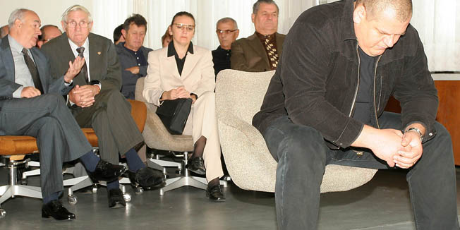 karlovac 121005odgodeno sudenje mihajlu hrastovu jer je obrana zatrazila vjestacenje nad hrastovom u centru za foremzicku medicinu psihijatrijske bolnice u vrapcu   sudenje hrastovsnimila: andreja trpcic-desk-