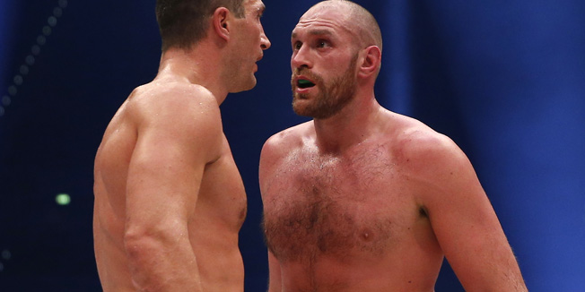 Boxing - Wladimir Klitschko v Tyson Fury WBA, IBF & WBO Heavyweight Title's - Esprit Arena, Dusseldorf, Germany - 28/11/15Wladimir Klitschko and Tyson Fury at the end of a roundAction Images via Reuters / Lee Smith - RTX1X6IK