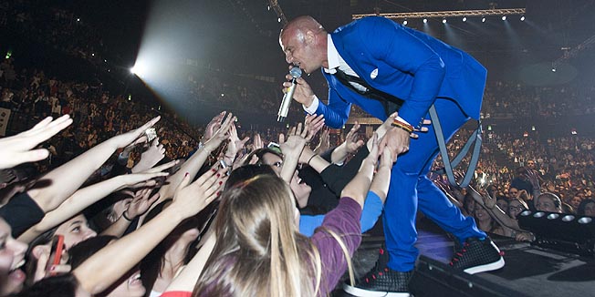 Split, 150416.Popularni crnogorski pjevac Boban Rajovic u Spaladium Areni pred brojnom publikom odrzao solisticki koncert.Foto: Jakov Prkic / Cropix