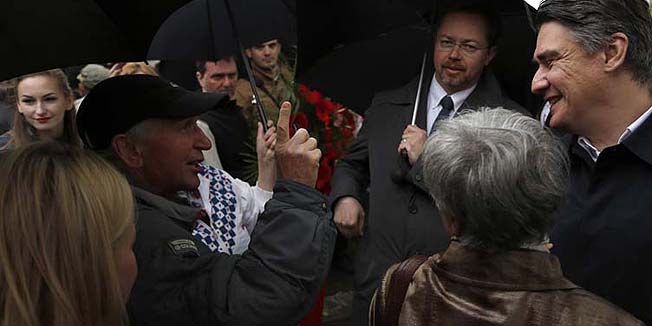 Jasenovac, 240416.Predsjednik SDP-a,Zoran Milanovic na poziv Saveza antifasistickih boraca i antifasista Republike Hrvatske prisustvovao je komemoraciji zrtvama ustaskog logora u Jasenovcu.Nazocni su bili i bivsi predsjednici Stjepan Mesic i Ivo Josipovic.Komemoraciju je organizirana u suradnji s Antifasistickom ligom Hrvatske Srpskim narodnim vijecem, Vijecem romske nacionalne manjine Grada Zagreba, te udrugama civilnog drustva.Na fotografiji: Zoran Milanovic i Sinisa Varga.Foto: Danijel Soldo / CROPIX