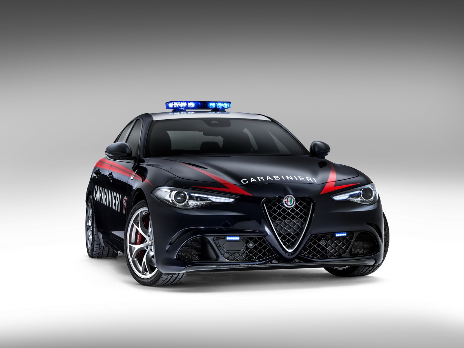 Alfa-Romeo-Giulia-QV0Police-1