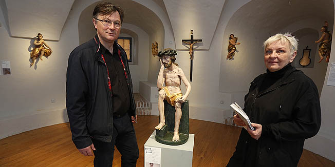 Zagreb, 030516Dijecezanski muzej, Kaptol 31.Postav izlozbe Ne / Izlijeceni sveci - Istrazivacki i konzervatorsko-restauratorski radovi na polikromiranim drvenim skulpturama iz fundusa Dijecezanskog muzeja Zagrebacke nadbiskupije.kustos Nedeljko Pintaric i Zvjezdana Jembrih.Foto: Damjan Tadic / CROPIX