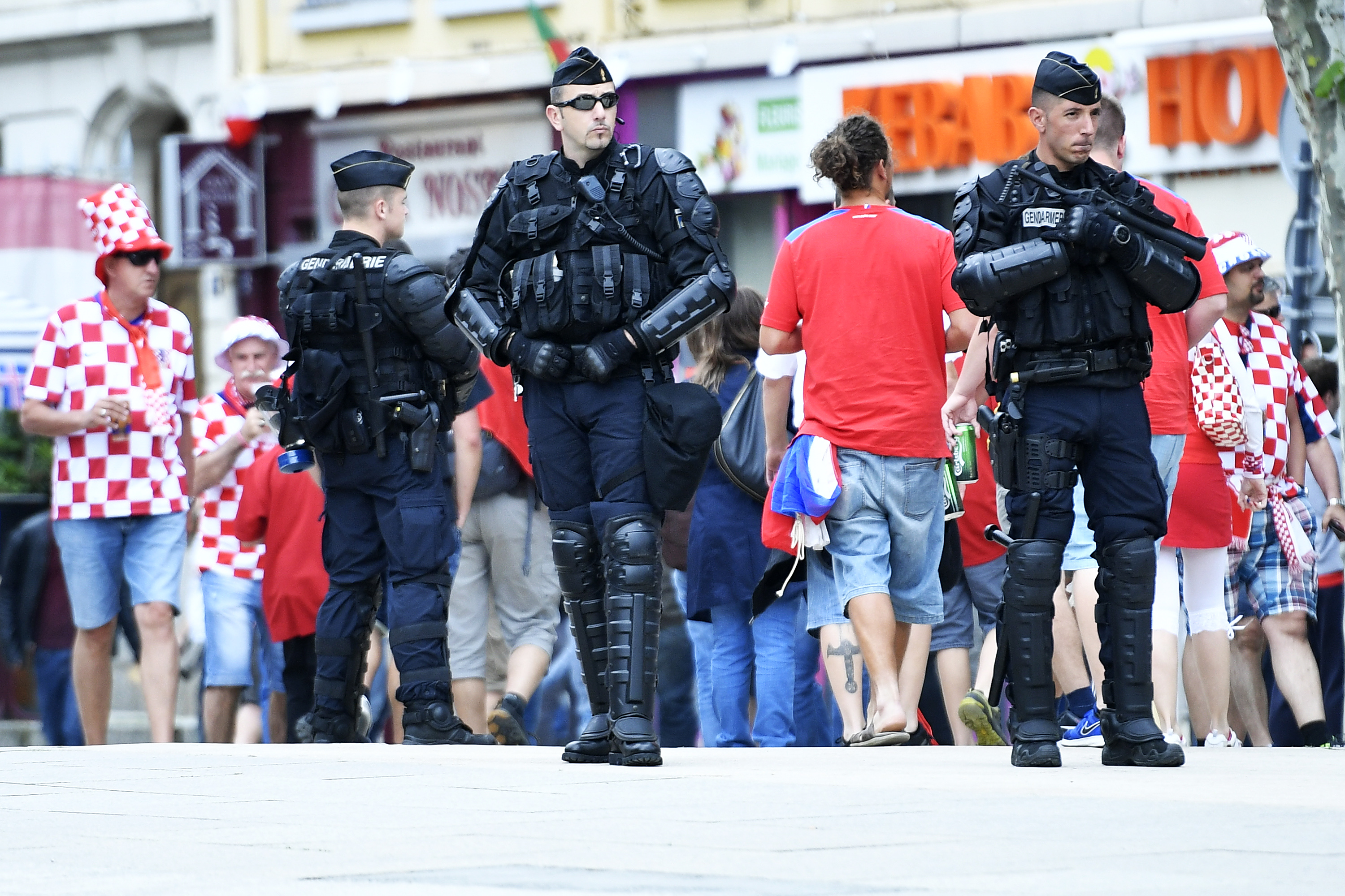 policija_stetienne2-170616