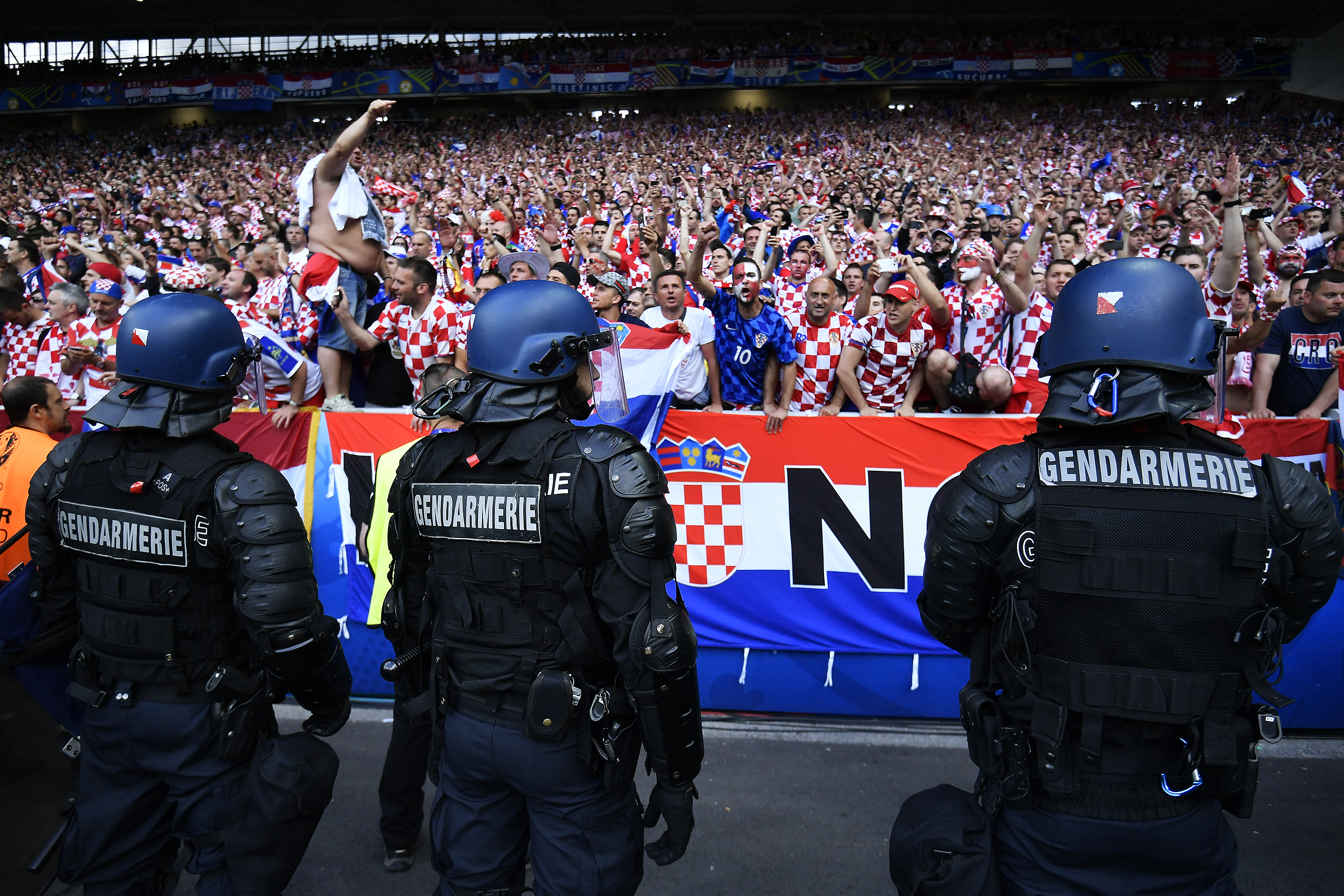 neredi_francuska3-170616