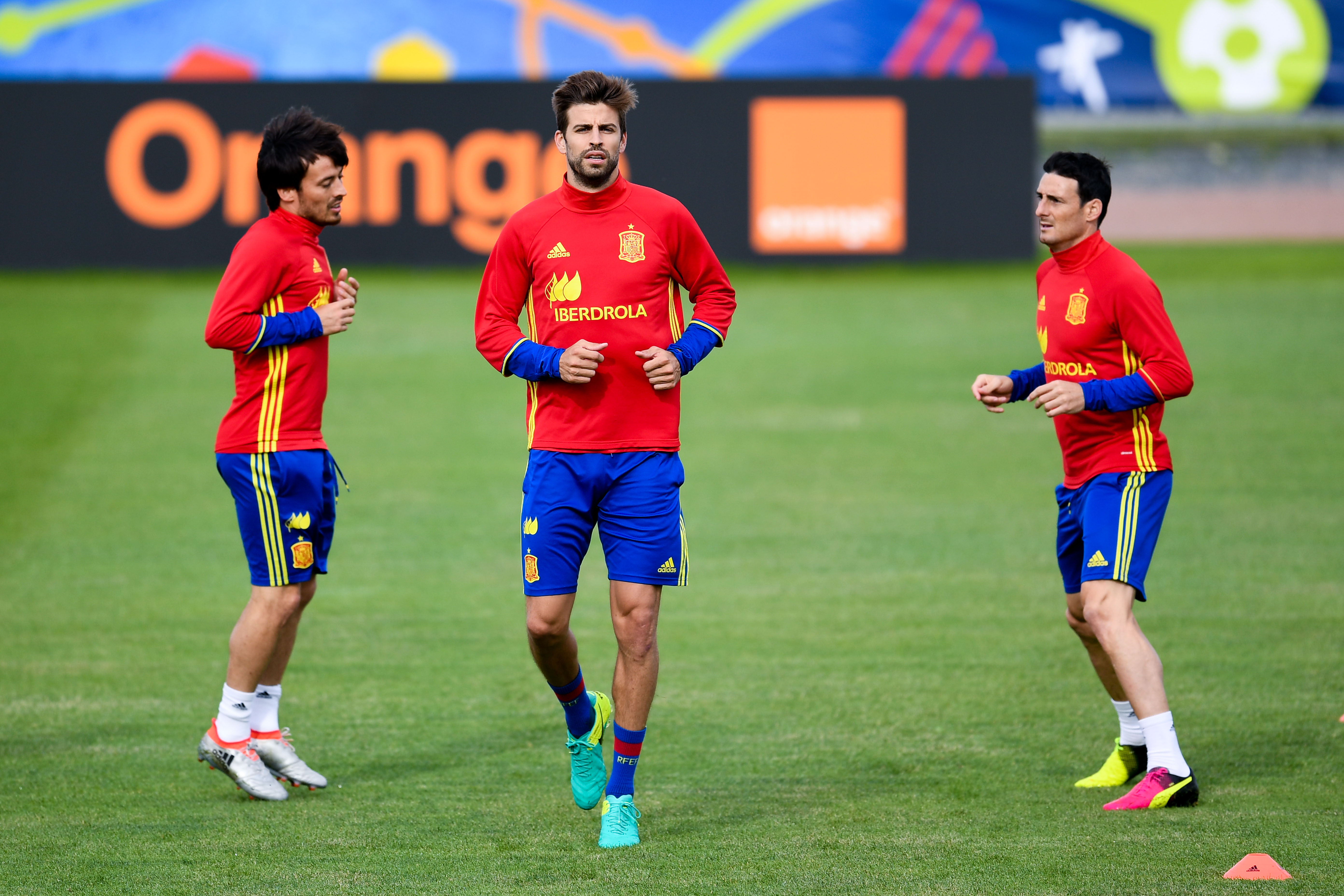 David Silva, Gerard Pique i Artiz Aduriz na treningu španjolske reprezentacije.