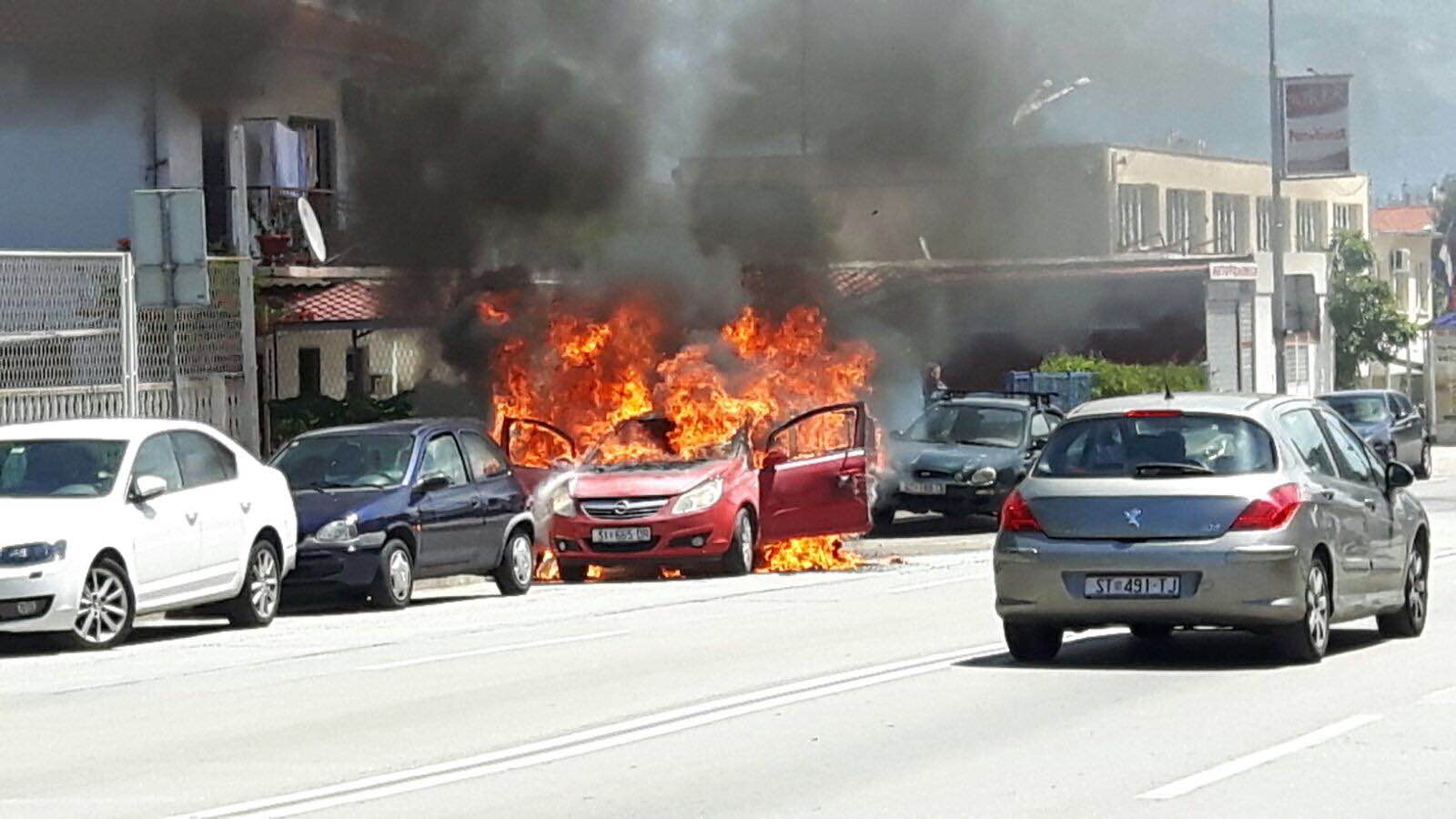 U neposrednoj blizini trgovačkog centra Joker izgorio je automobil Opel Corsa D šibenskih registracija