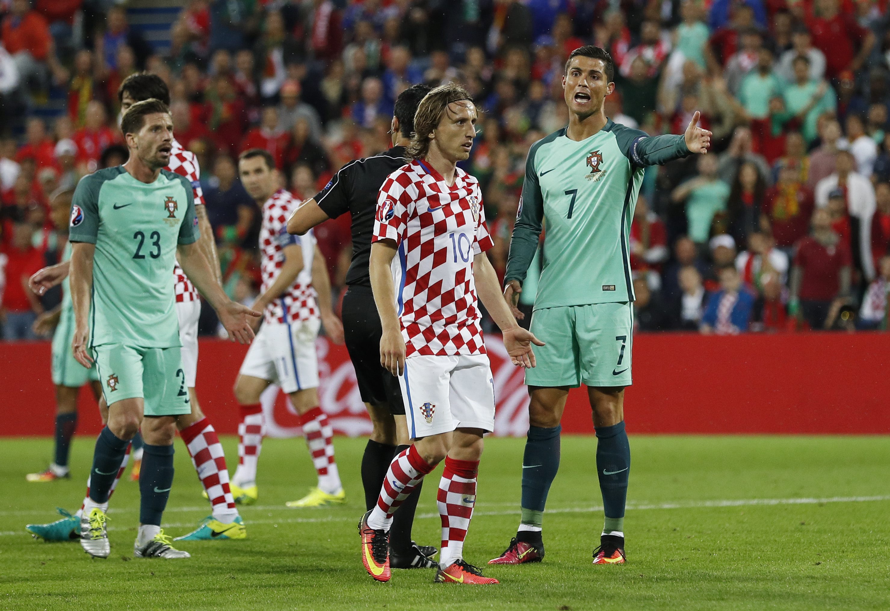 2016-06-25T202325Z_10988780