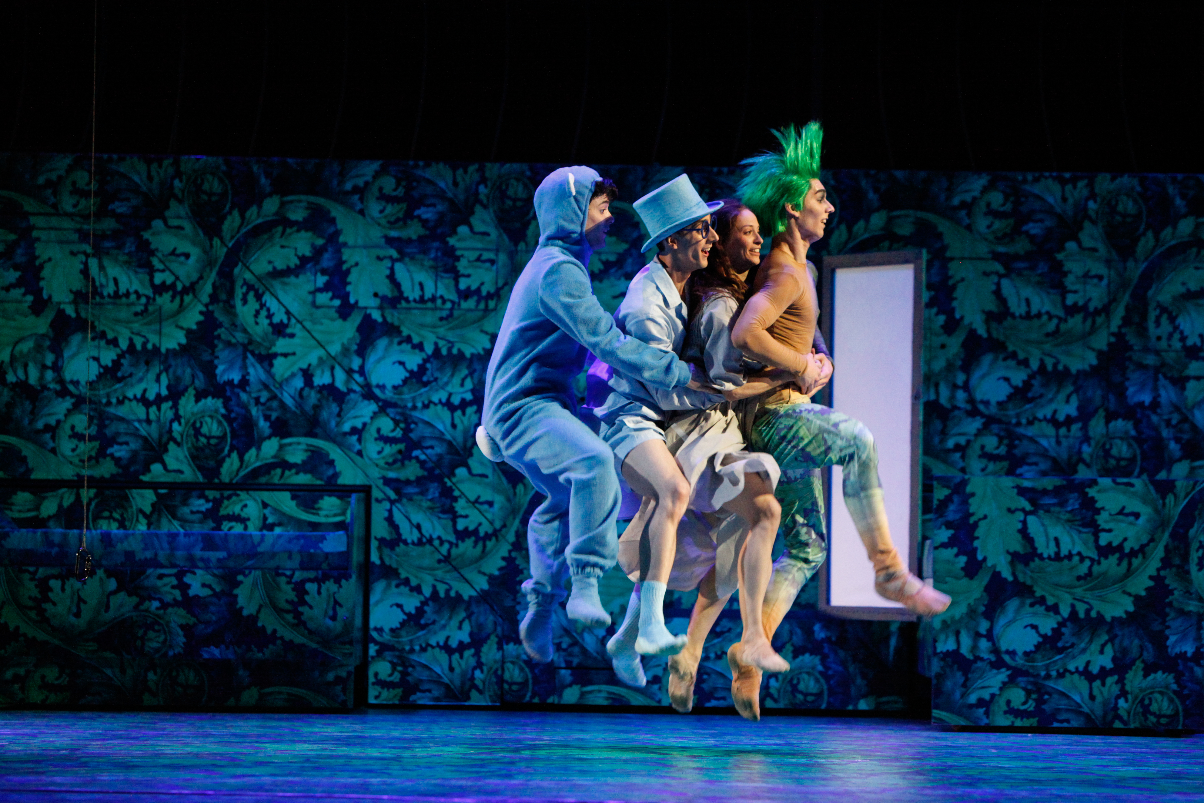 Pedeset godina nakon svjetske premijere u Zagrebu, balet za djecu 'Petar Pan' skladatelja Brune Bjelinskog vraća se na pozornicu središnje nacionalne kuće 30. lipnja, pod ravnanjem skladateljevog sina Alana Bjelinskog i u koreografiji talijanskog baletnog umjetnika Giorgia Madije