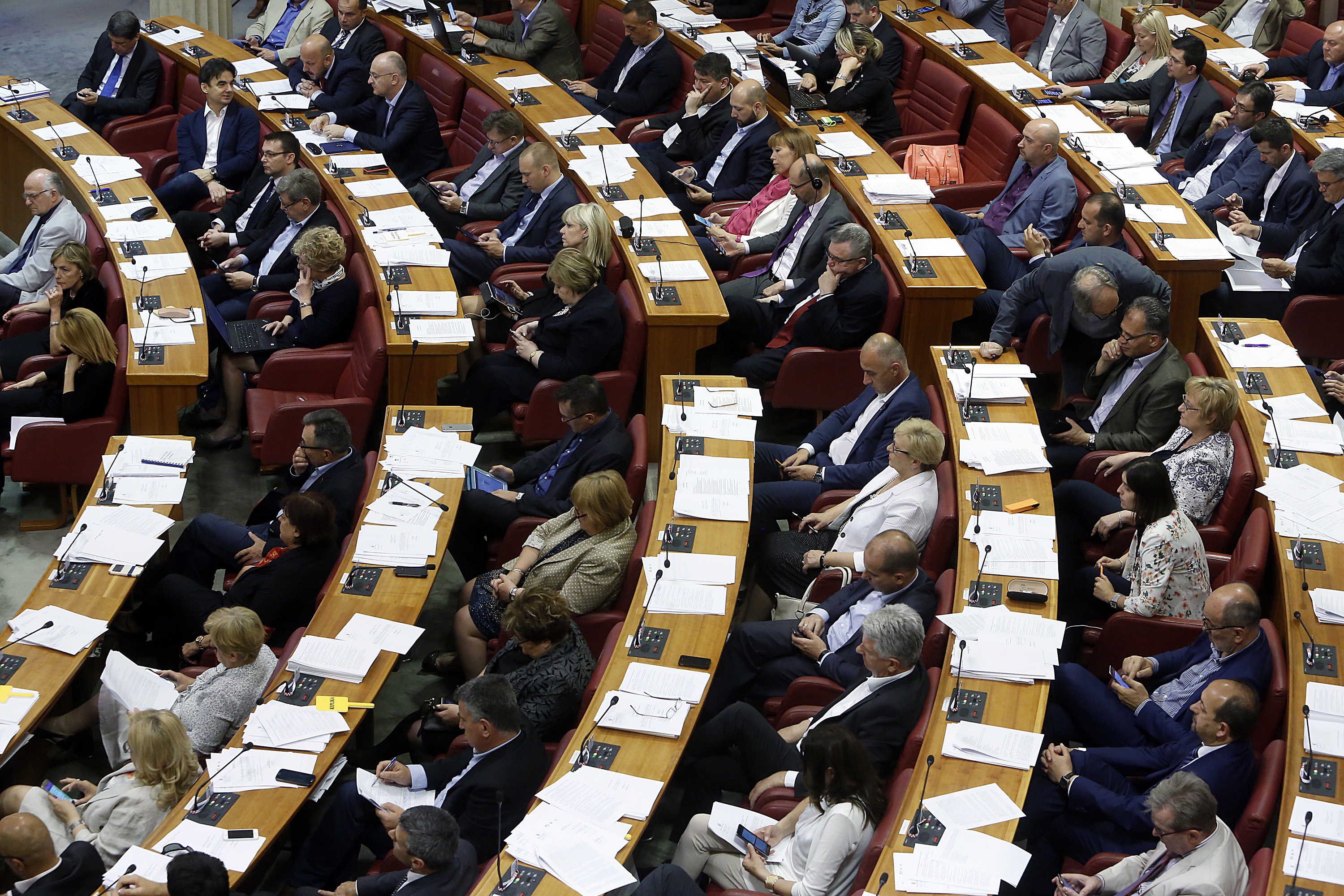 Saborski zastupnici tijekom glasovanja