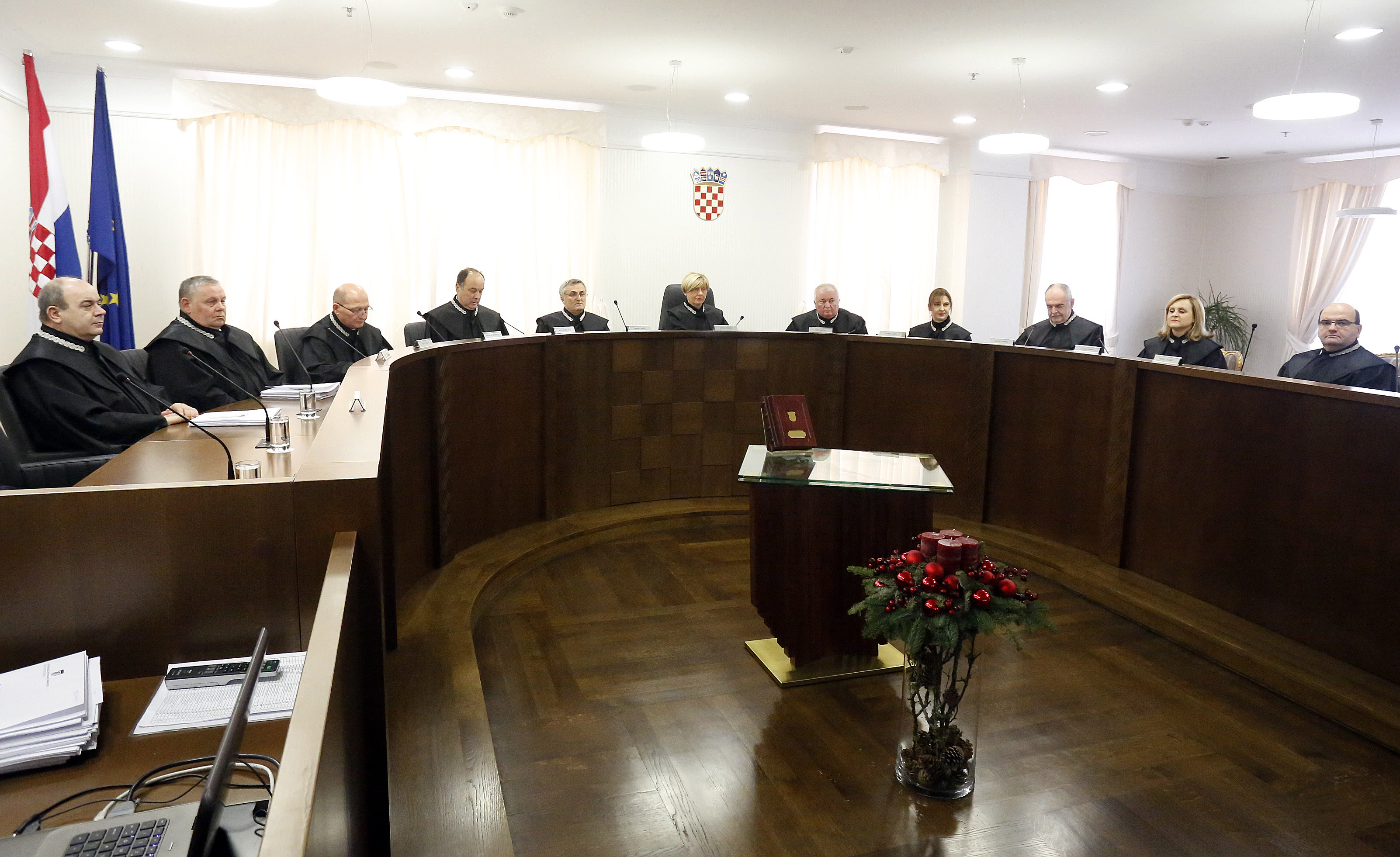 ustavni_sud9-201213_1