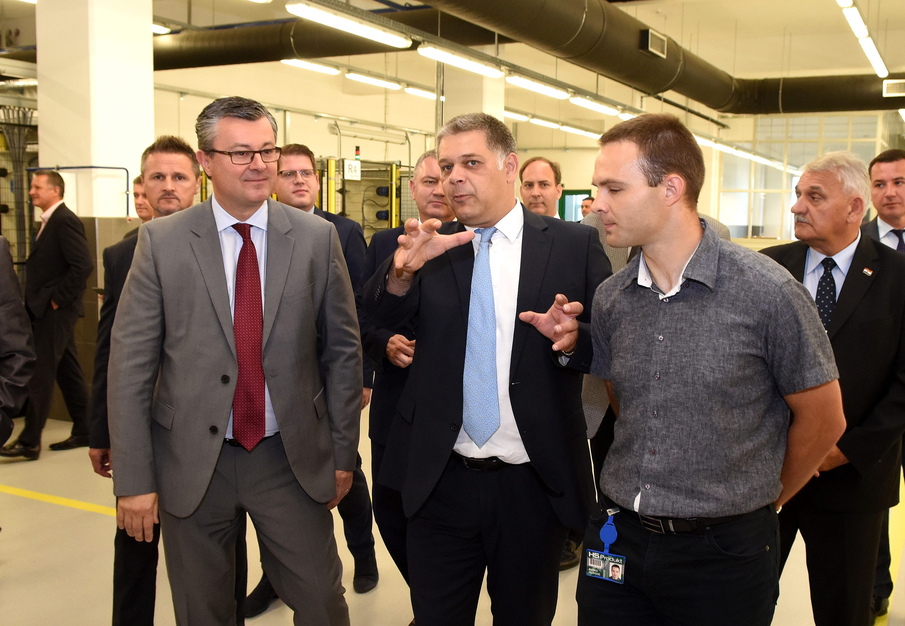 Premijer Tihomir Orešković i Željko Pavlin, direktor HS Produkta 