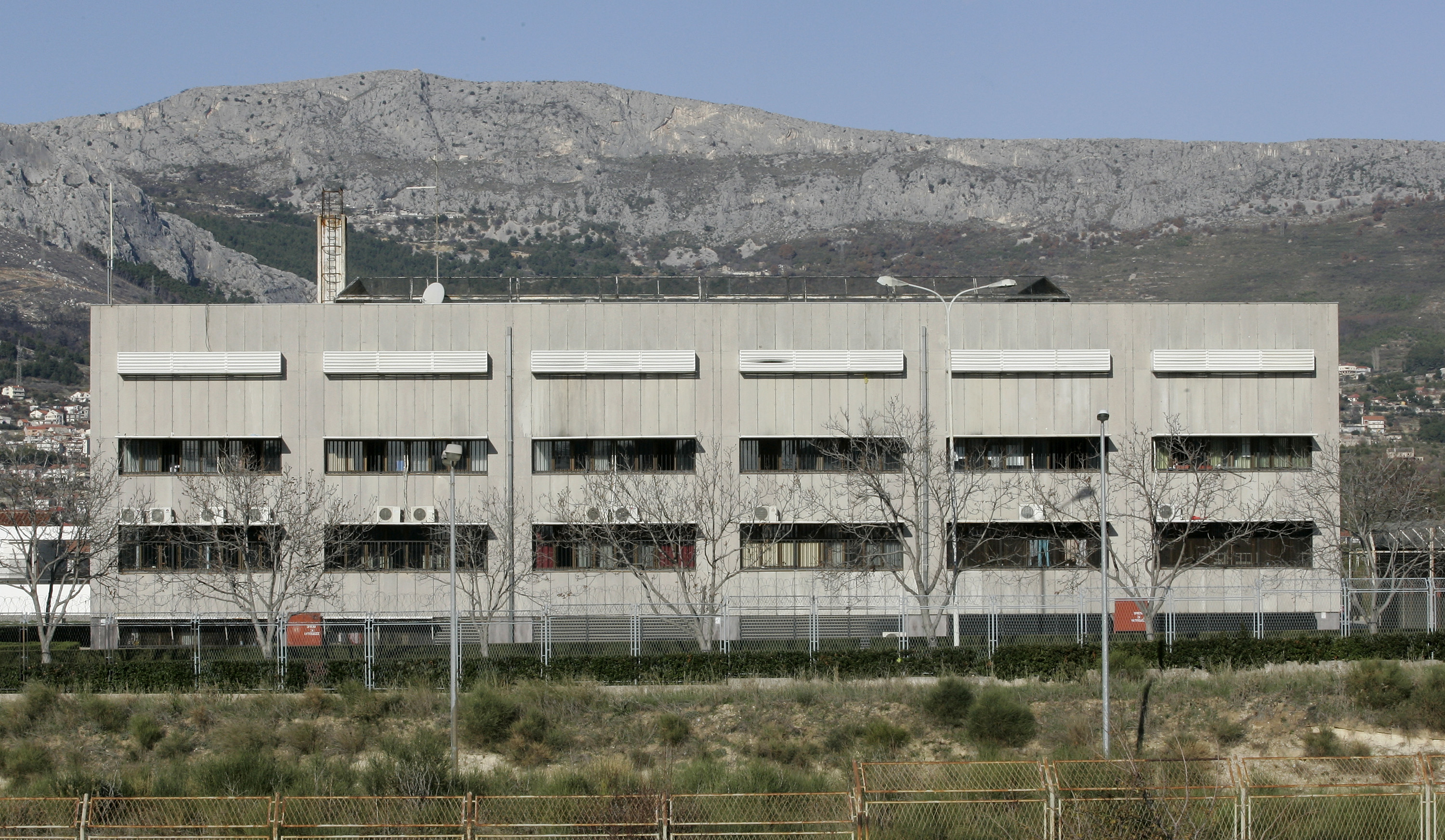 zatvor_split-081211