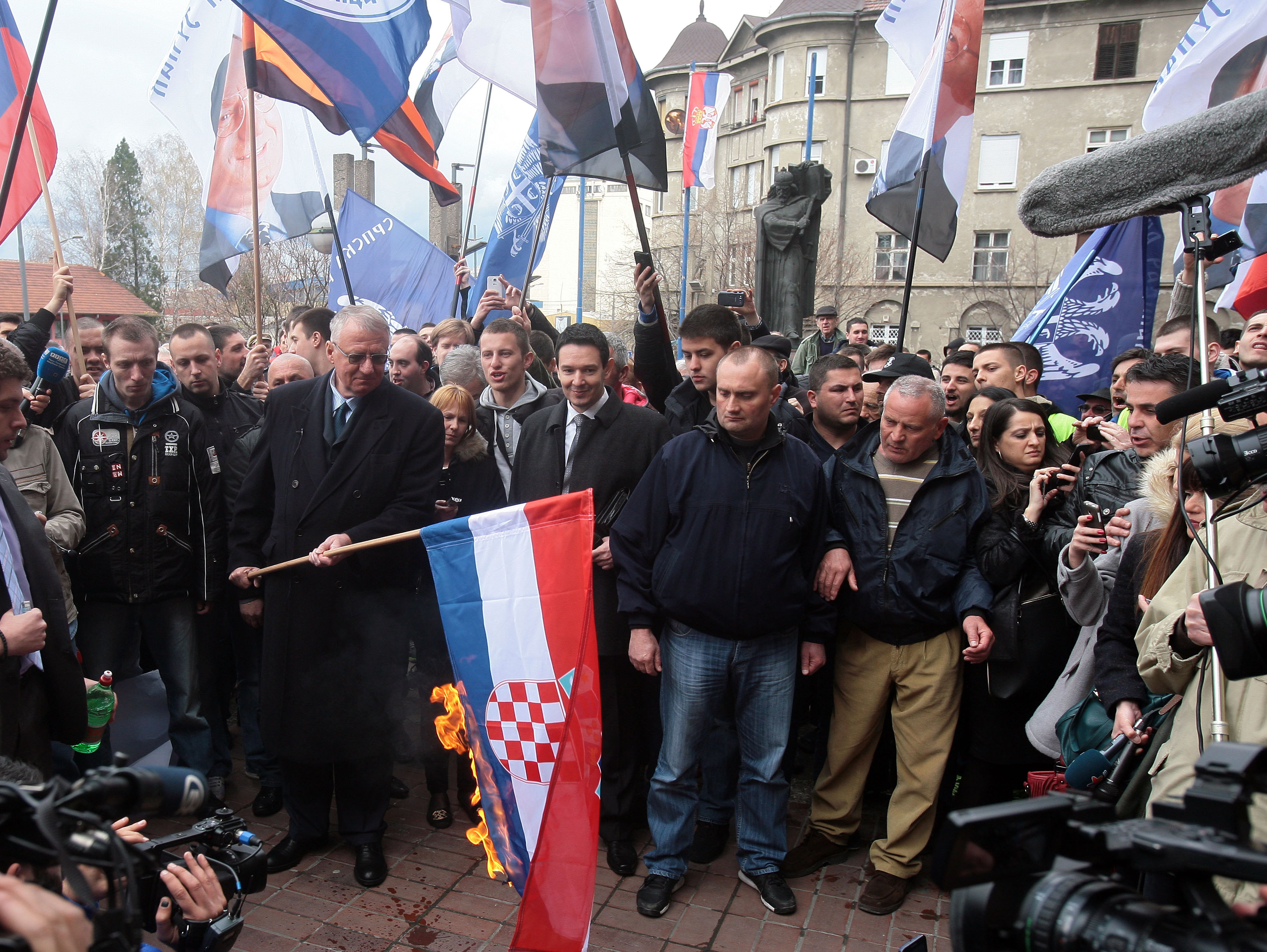 seselj_zastava3-010415