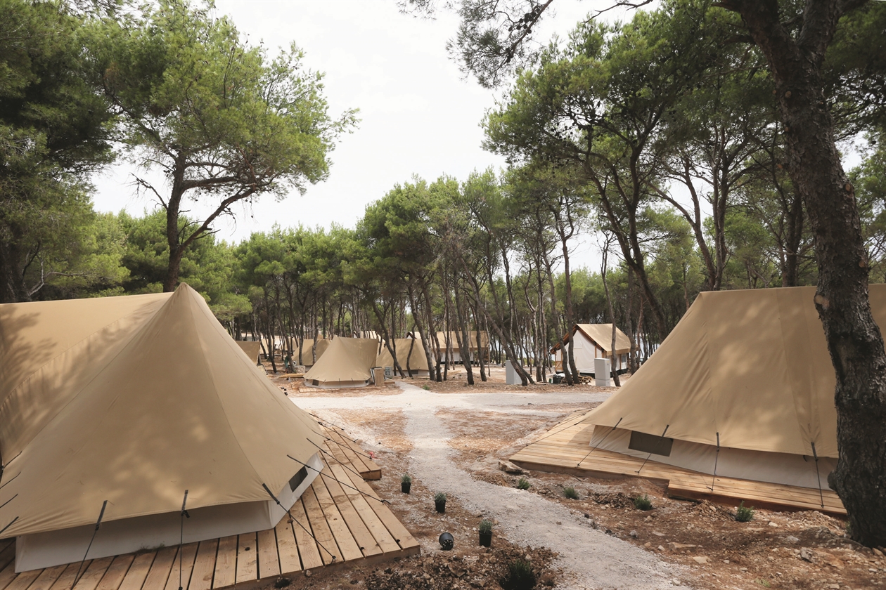 Šatori su klimatizirani i s bežičnim pristupom internetu