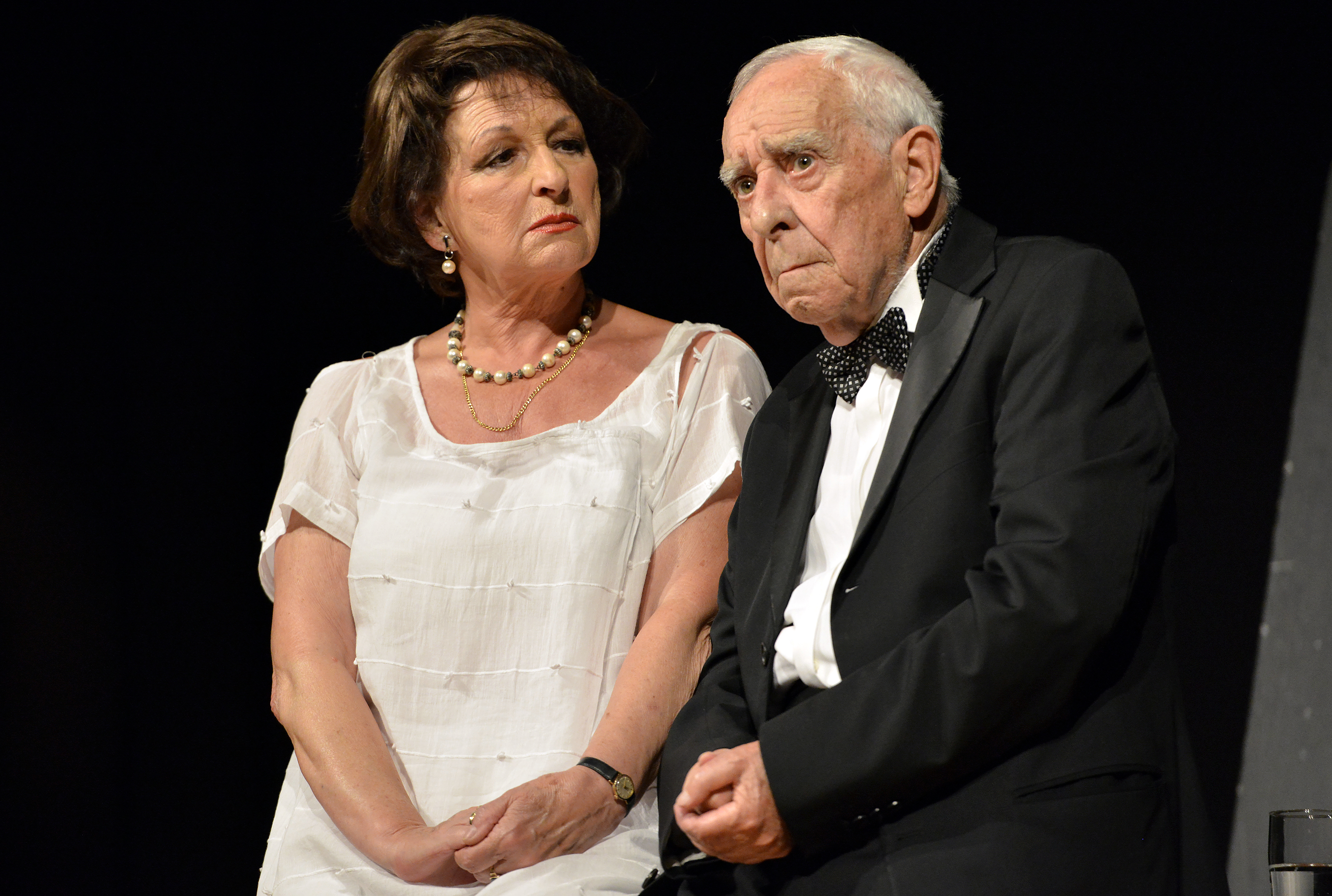 U sklopu 5. Kotarfesta, festivala kazališta, filma i glazbe u Delnicama, svečano je otvorena kazališna scena imena Pero Kvrgić. Prva predstava izvedena na novootvorenoj sceni bila je 'Stilske vježbe' Tomislava Radića, najdugovječnija predstava s istom postavom na svijetu, u kojoj od 1968. glume Pero Kvrgić i Lela Margitić.
Na fotografiji: Pero Kvrgić i Lela Margitić u predstavi Stilske vježbe.