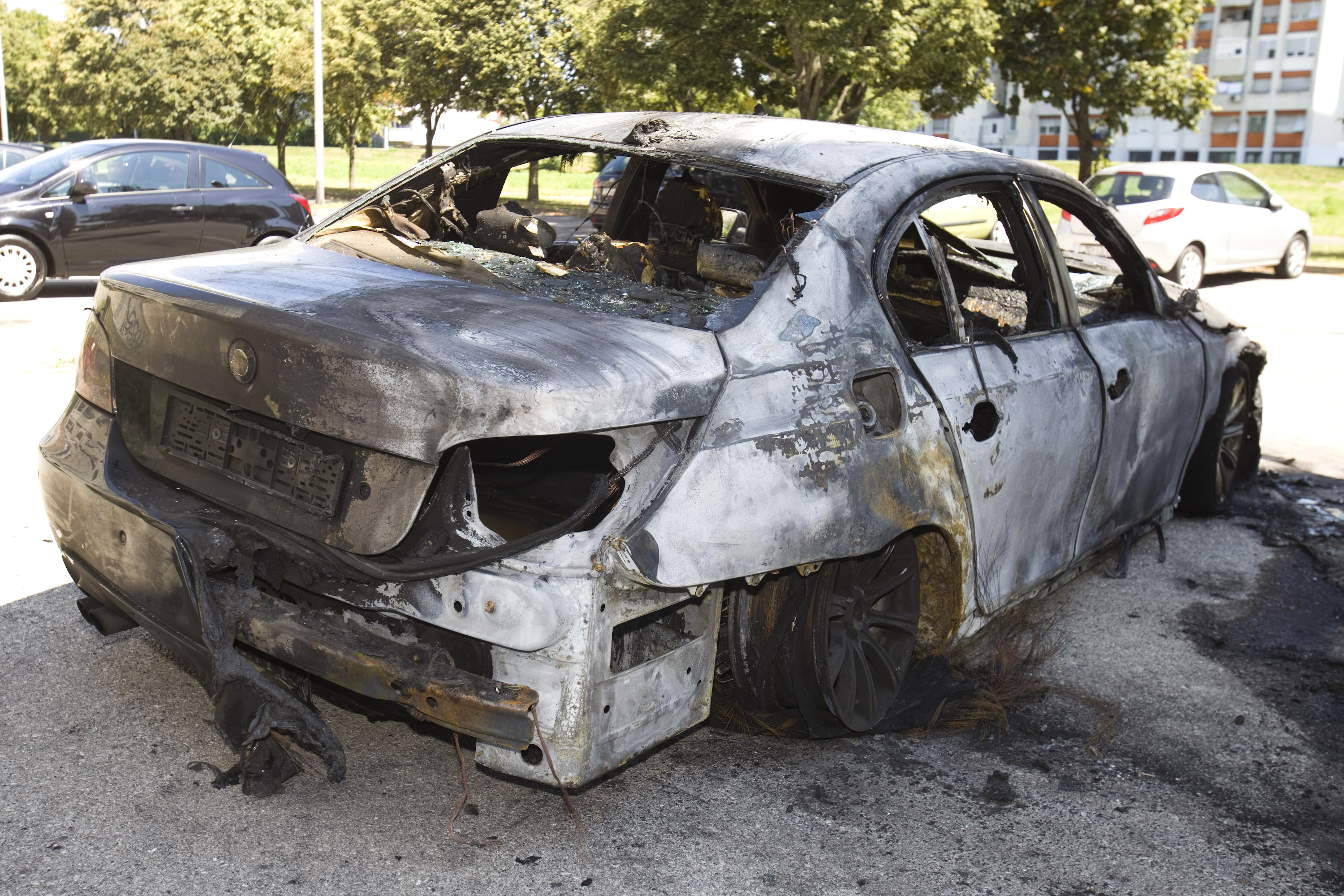 izgoreni_auto_8-120816