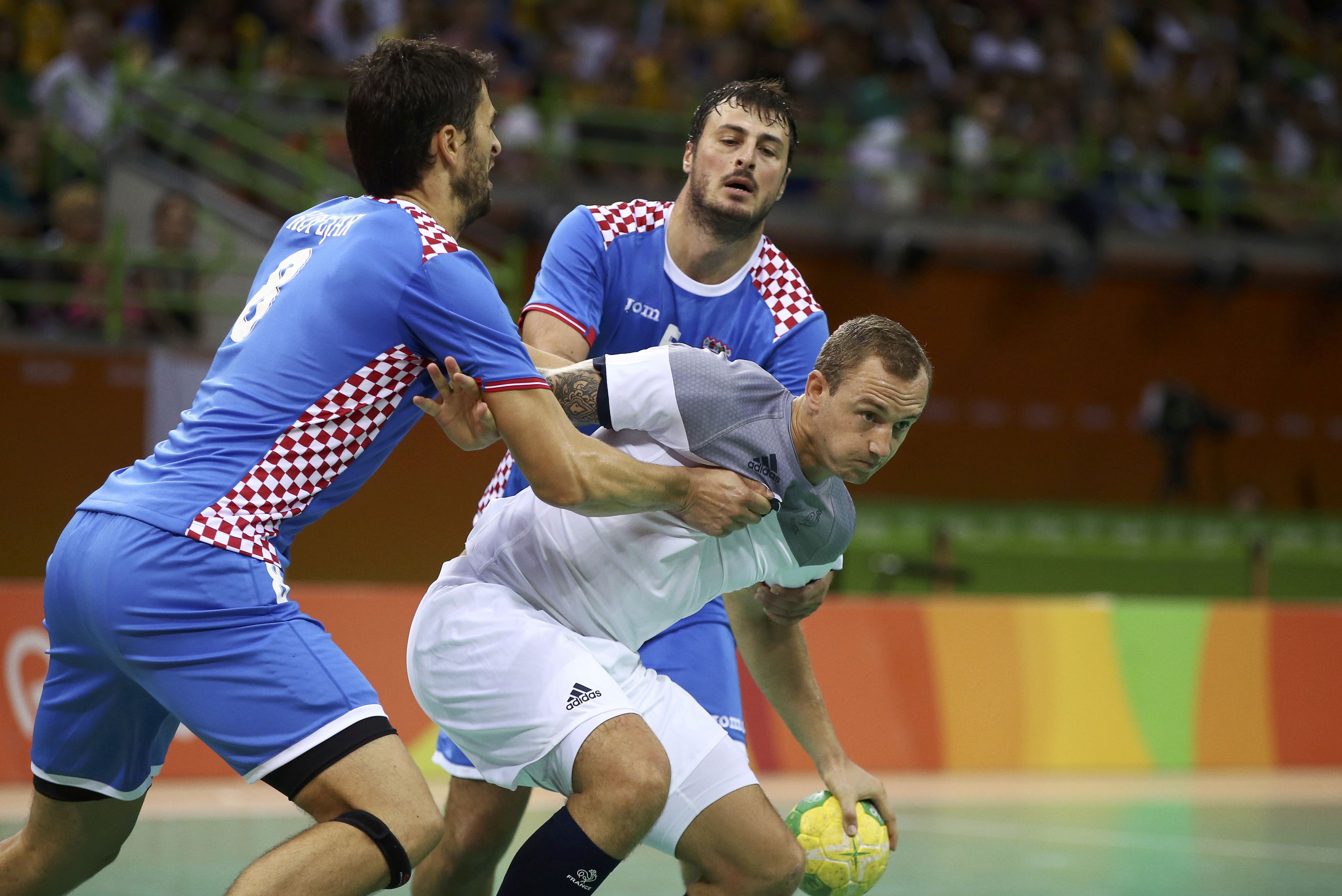 2016-08-13T155644Z_1842270328_RIOEC8D18AI1J_RTRMADP_3_OLYMPICS-RIO-M-HANDBALL
