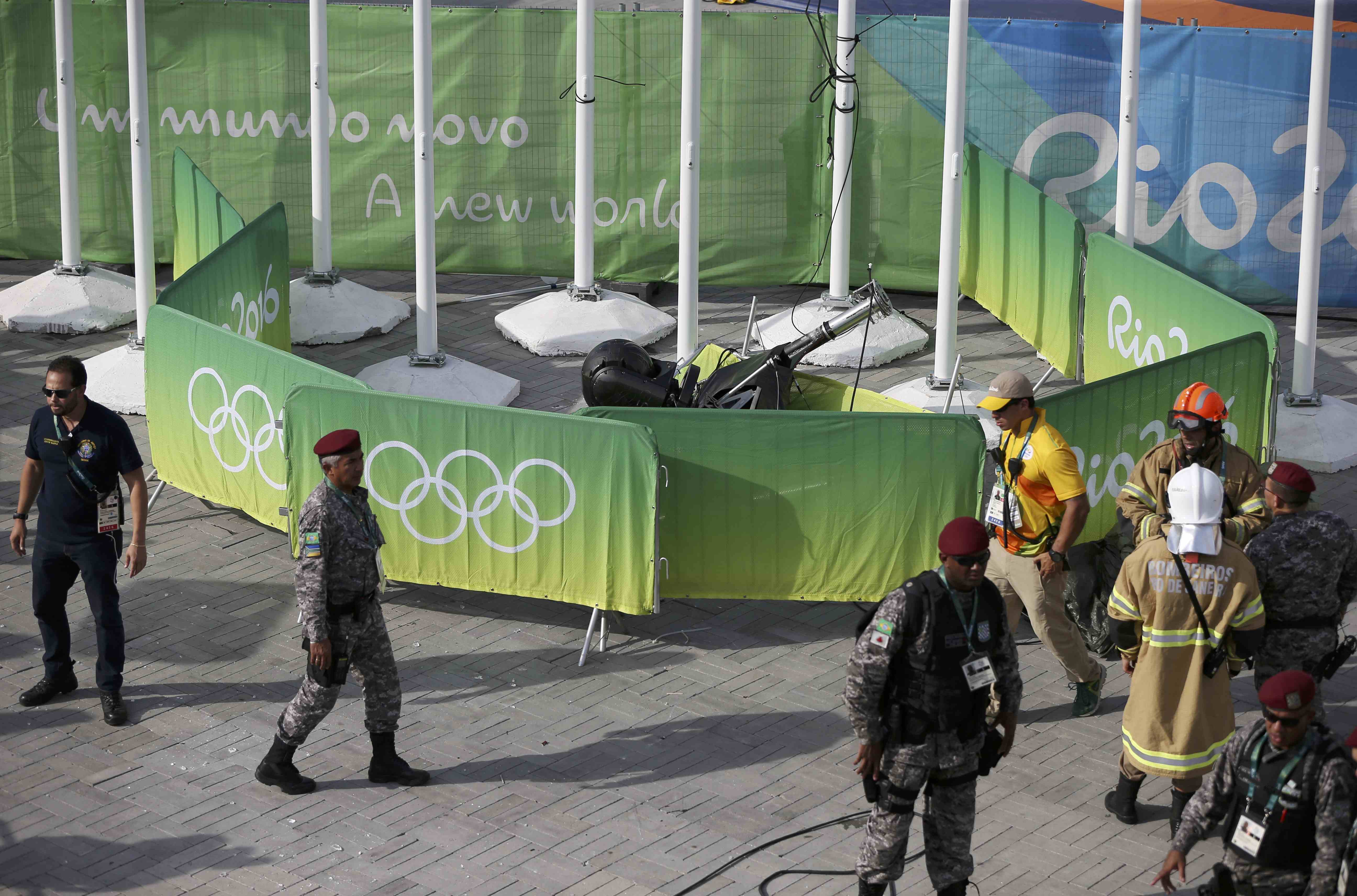 2016-08-15T181221Z_1865700382_RIOEC8F1EJWEX_RTRMADP_3_OLYMPICS-RIO-ACCIDENT-CAMERA
