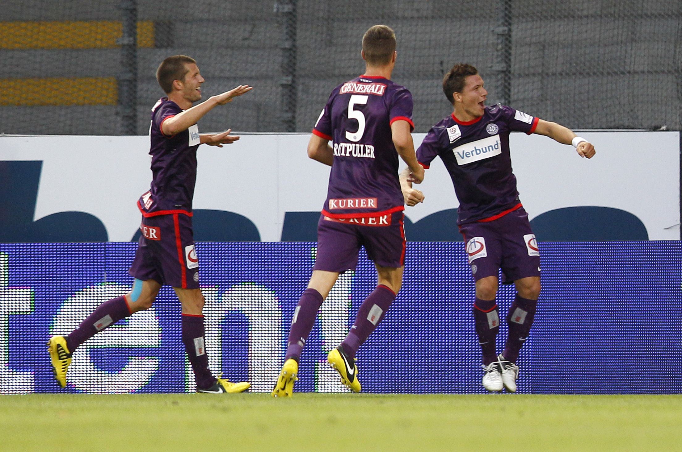 NIL07_SOCCER-AUSTRIA-_0812_