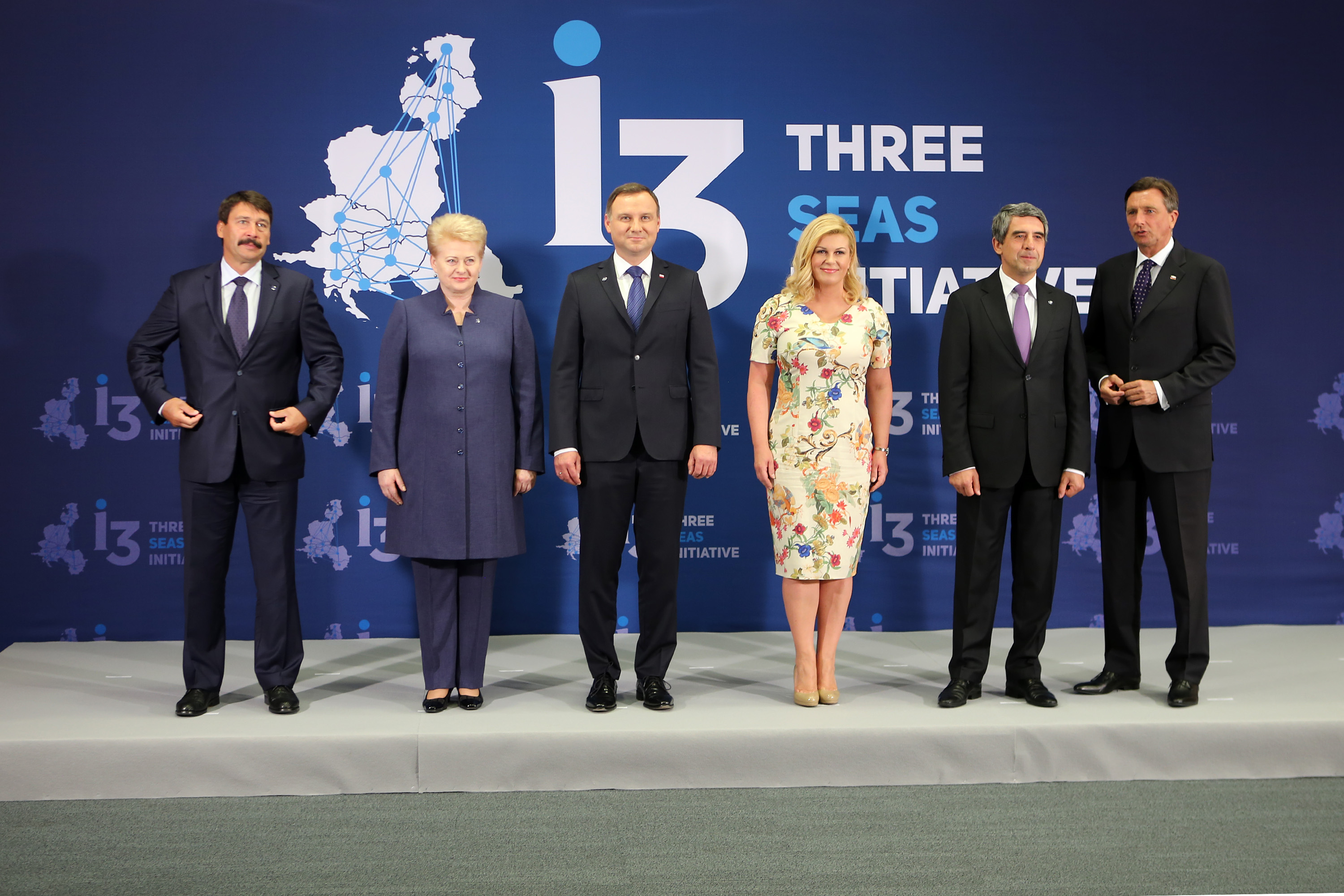 Na fotografiji; Janos Ader - predsjednik Mađarske, Dalia Grybauskaite - predsjednica Litve, Andrzej Duda - predsjednik Poljske, Kolinda Grabar-Kitarović - predsjednica Hrvatske, Rosen Plevneliev - predsjednik Bugarske i Borut Pahor - predsjednik Slovenije