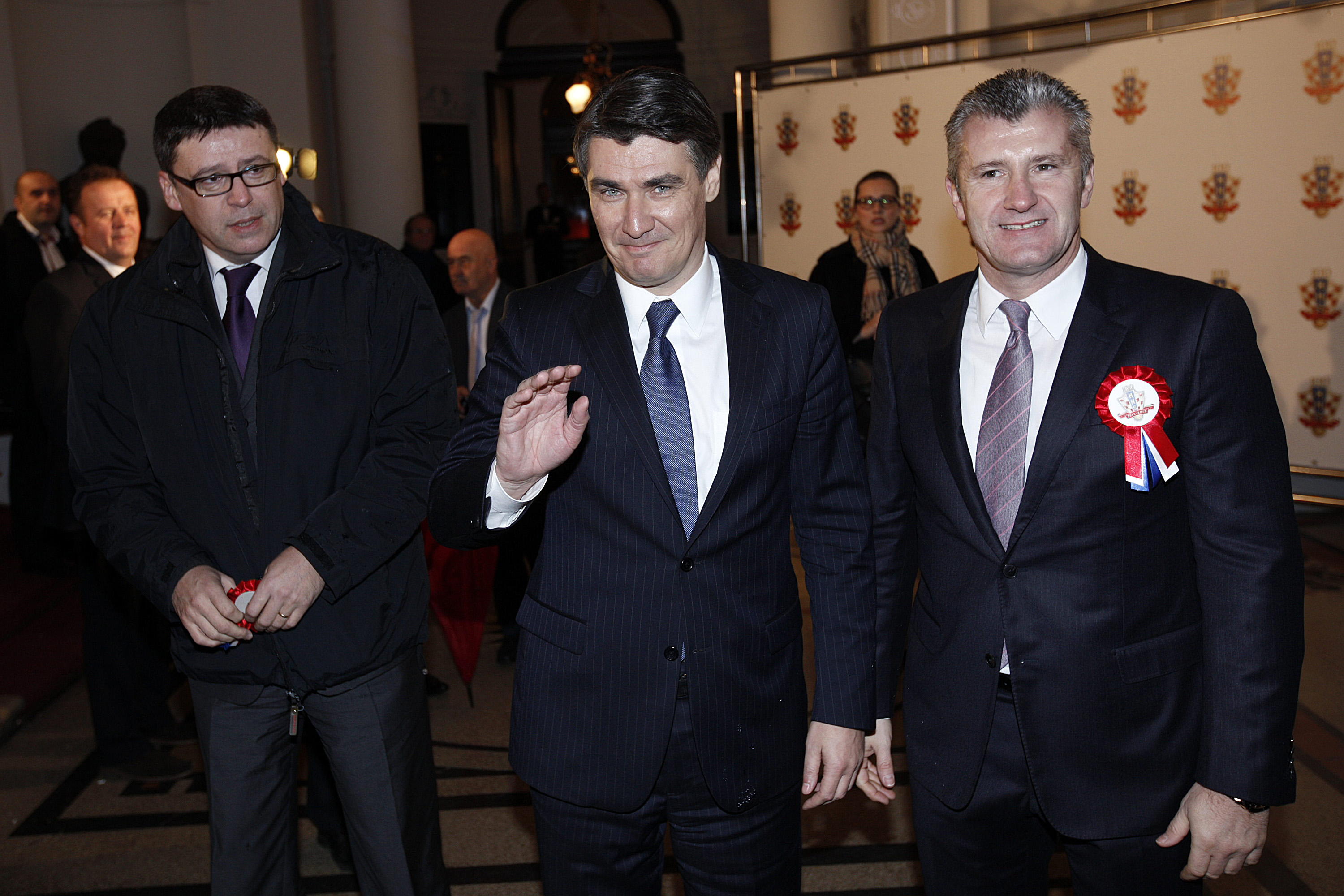 hns_100_god14-041212